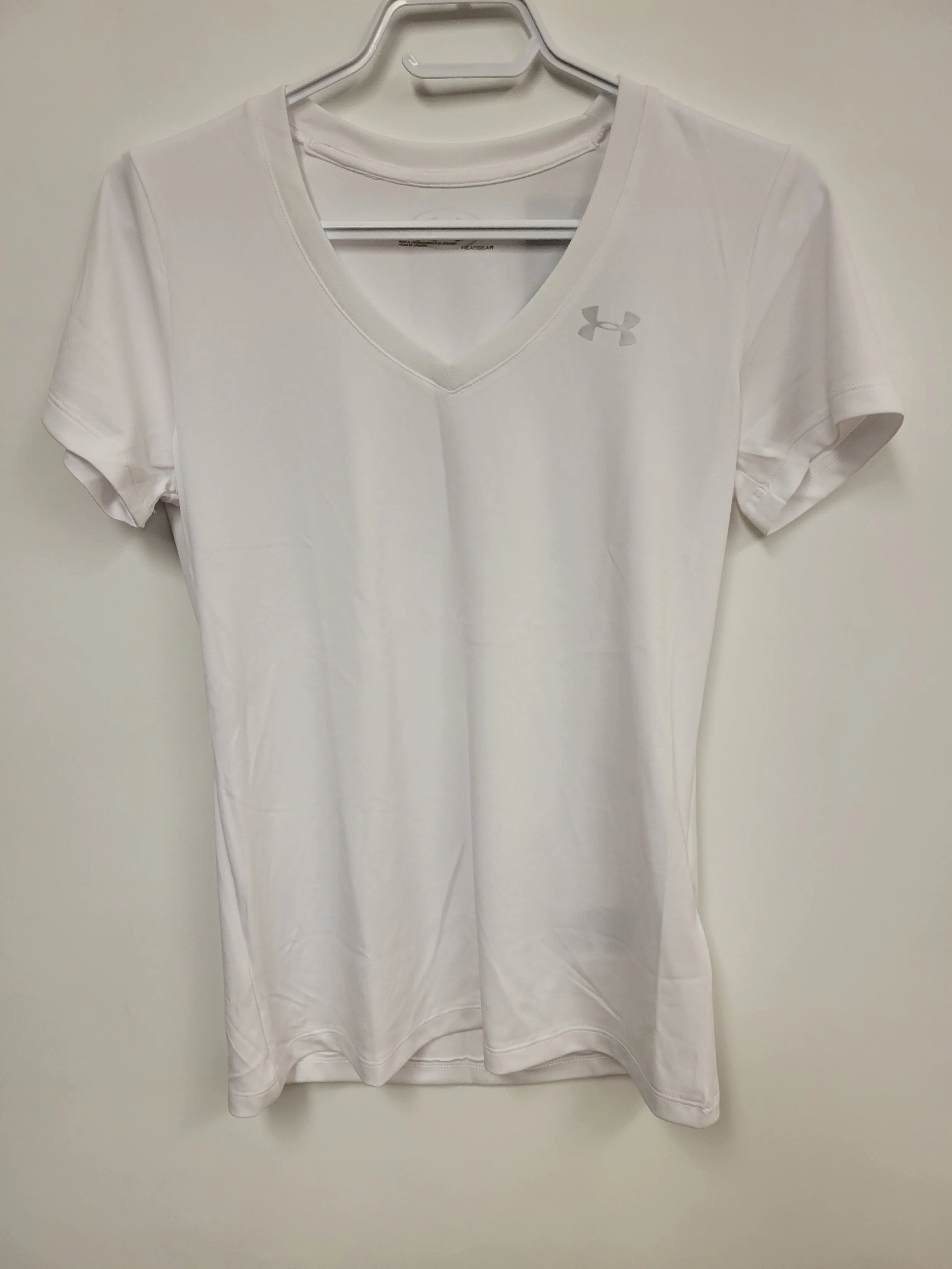 NEUF - t-shirt blanc col en V, under armour, XS