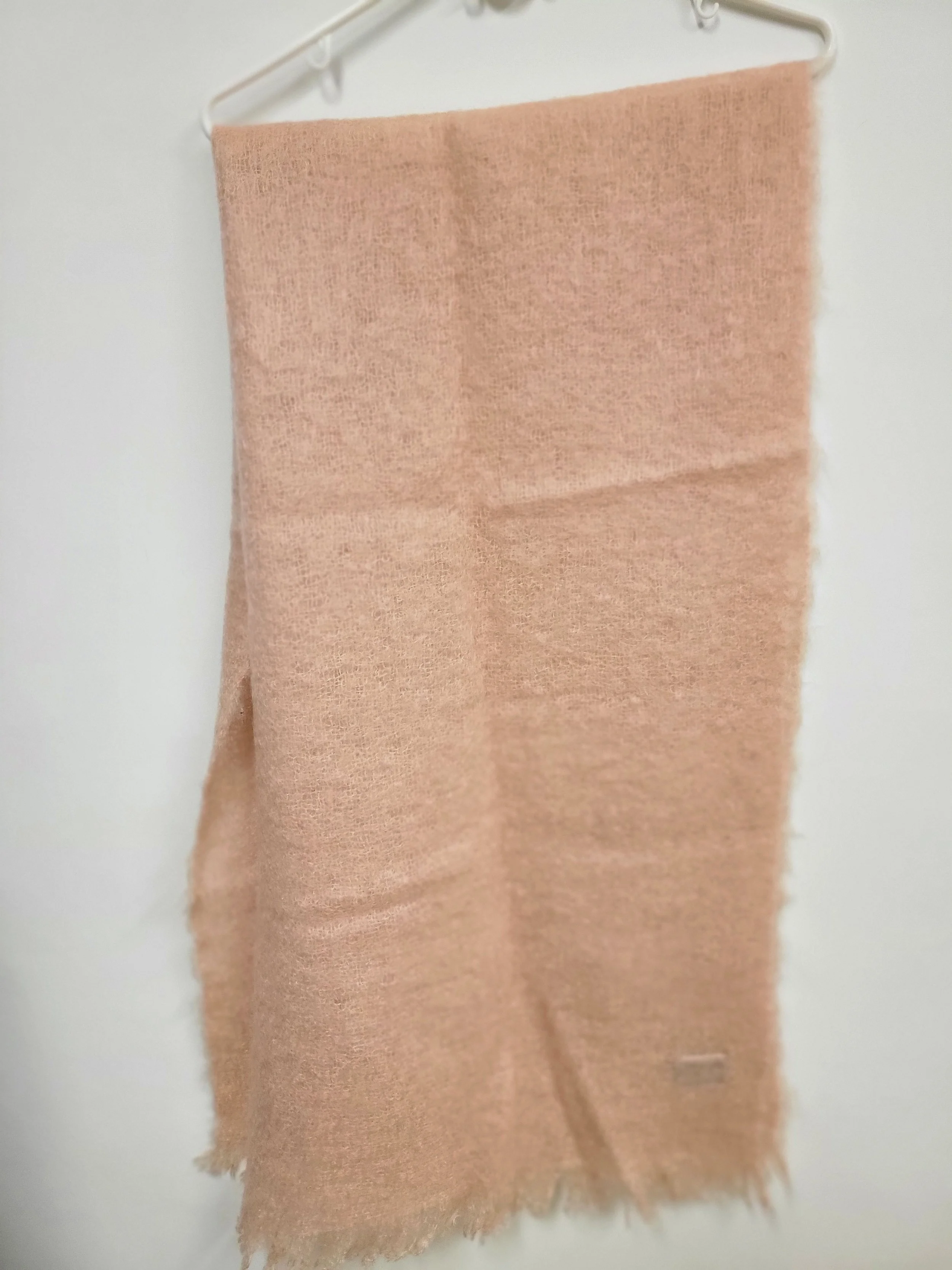 grand foulard rose en mohair, glen cree