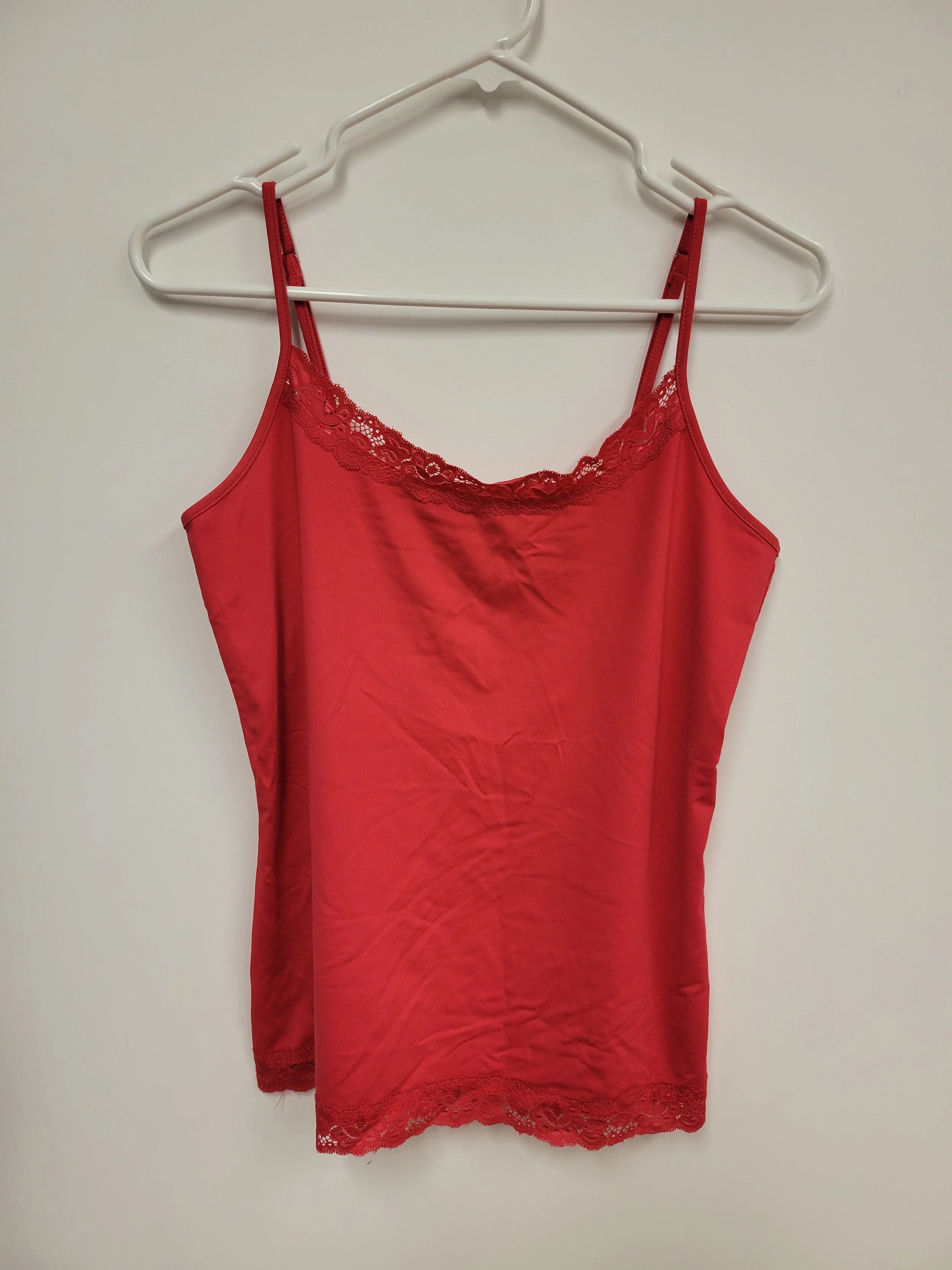 Camisole rouge cerise avec dentelle, Reitmans, M