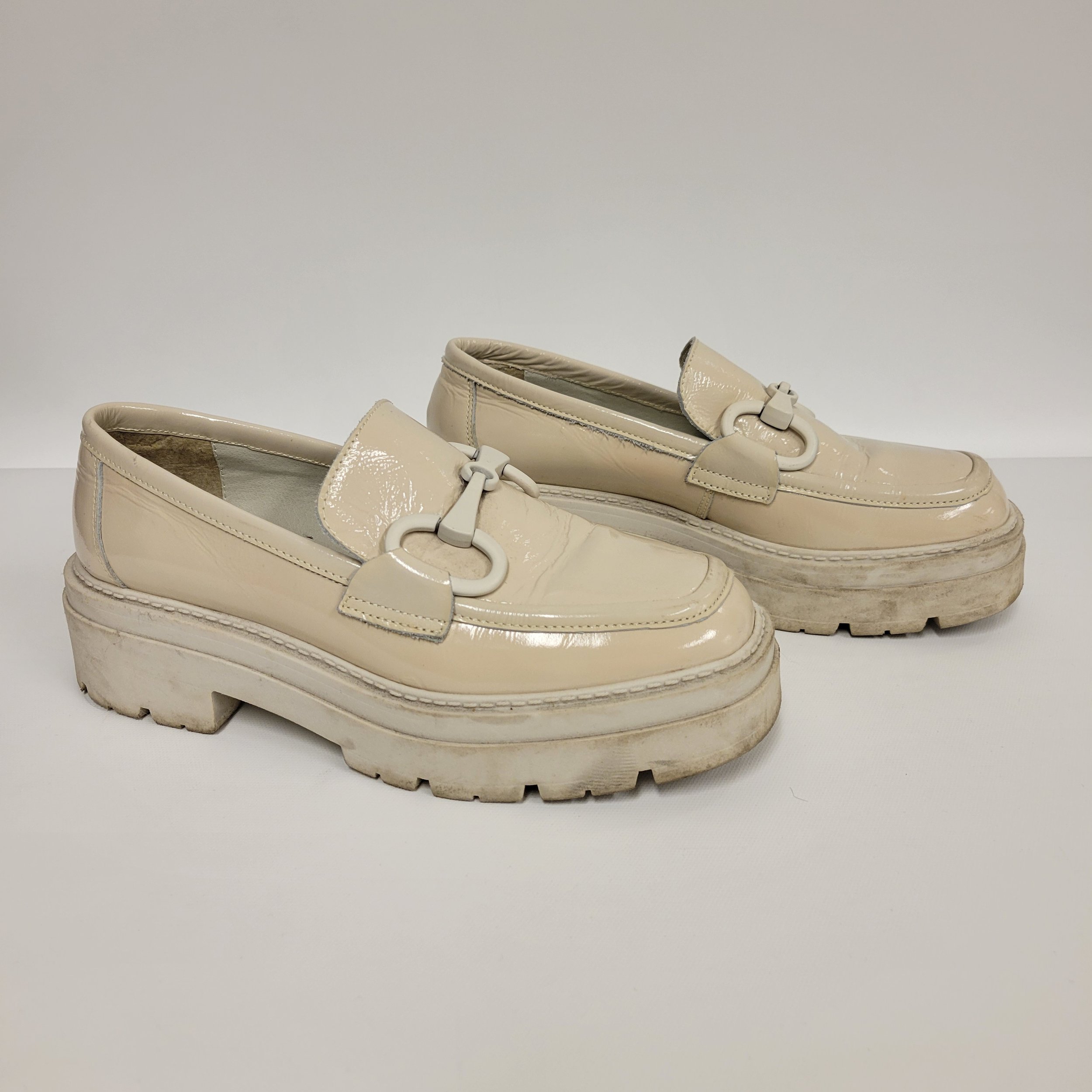 Chaussures couleur crème, un peu de saleté, L'Intervalle, pointure 37