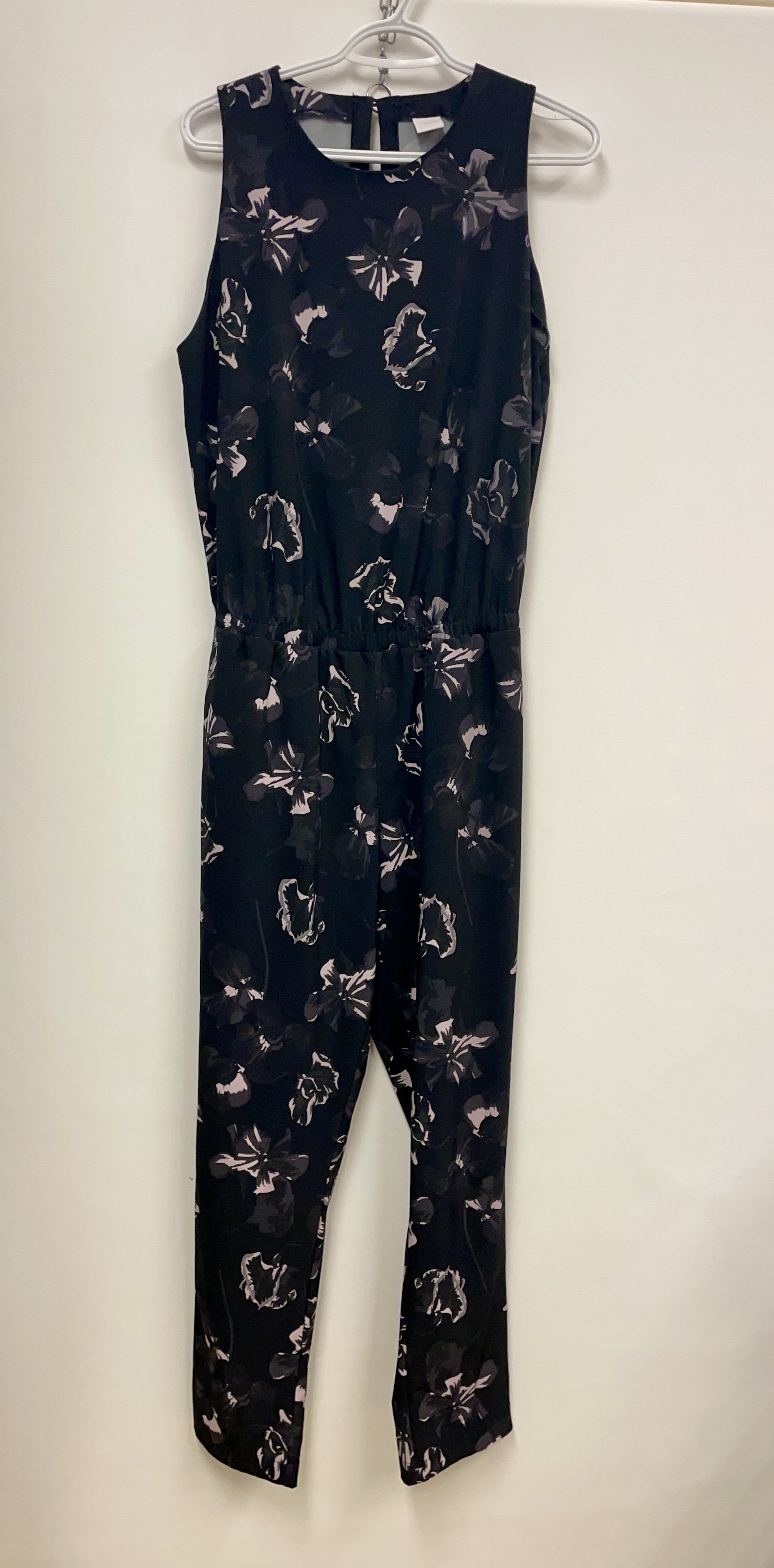 Combinaison «jumpsuit» noire avec fleurs roses, LOLË, polyester, L.