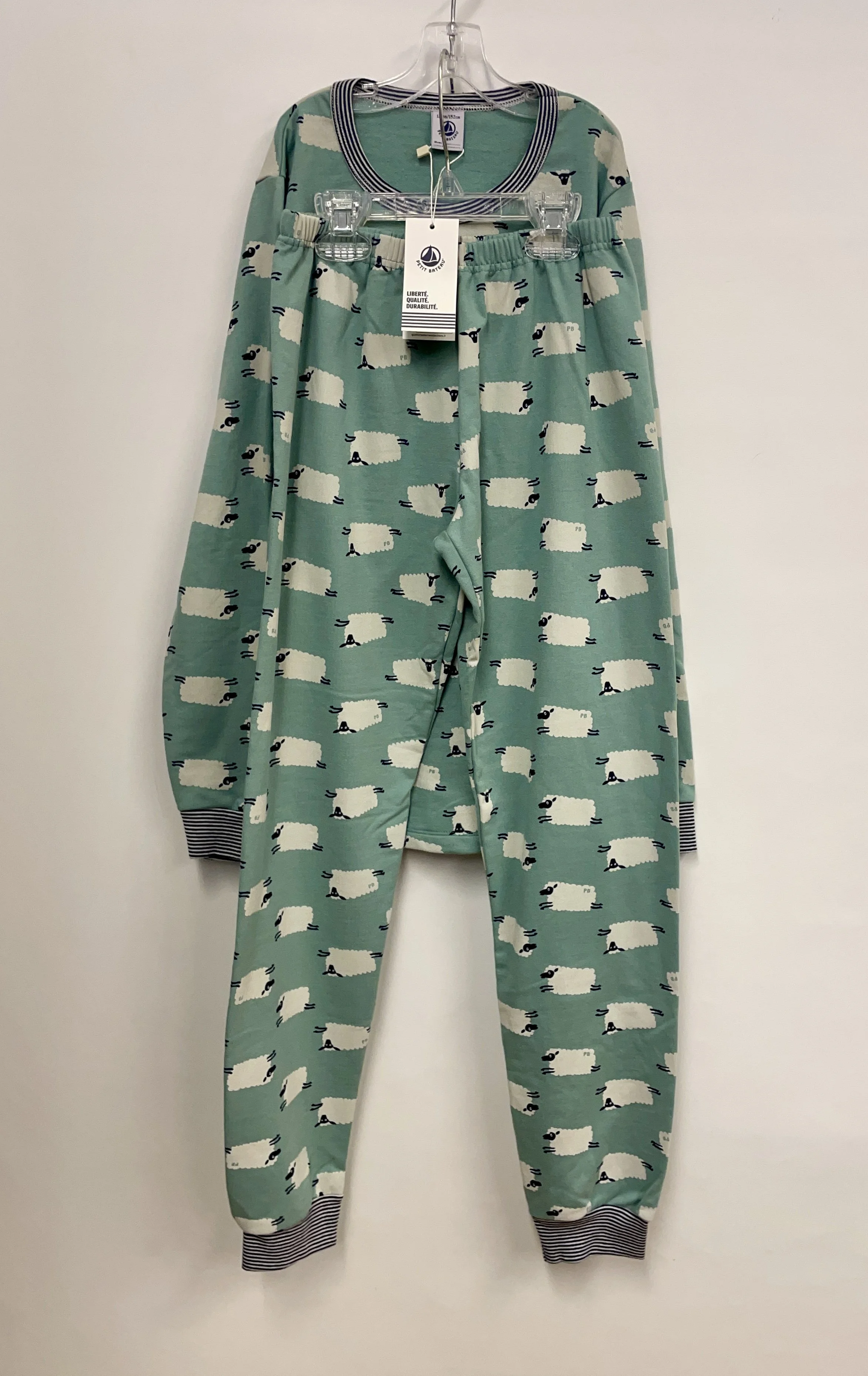 NEUF, pyjamas, 2 pièces, vert et moutons blancs, PETIT BATEAU, 100% cotton, 12 ans.