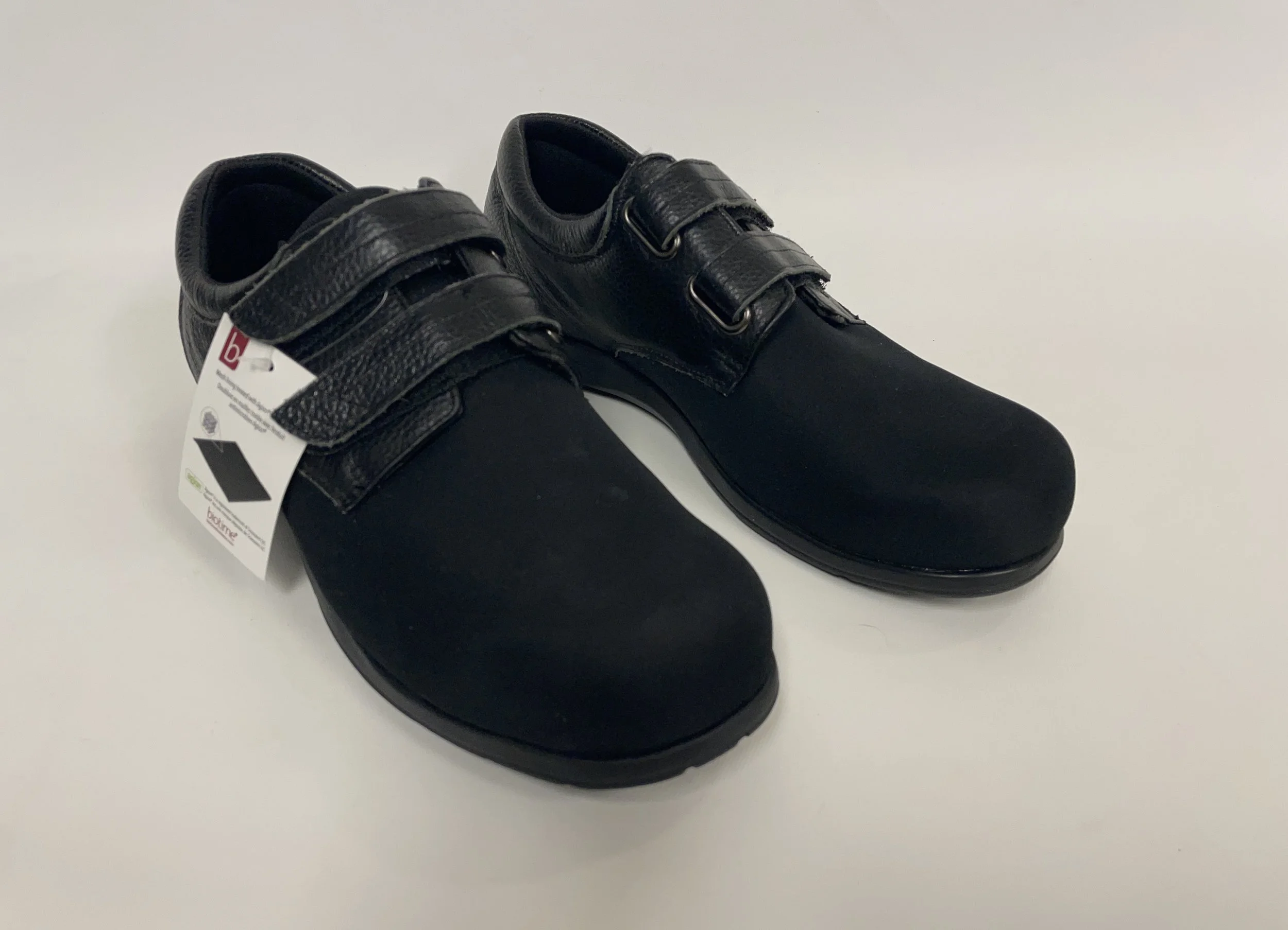NEUFS, chaussures noires, BIOTIME, pointures hommes 9, femmes 11.