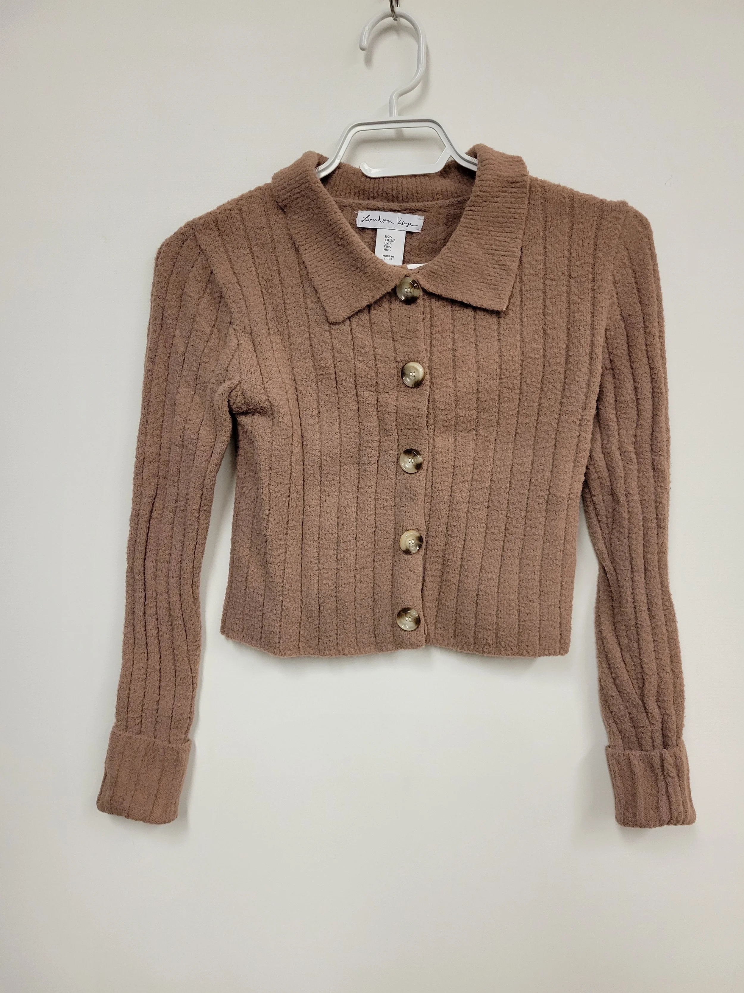 Haut beige-rosé, court, boutonné, London Kaye, S