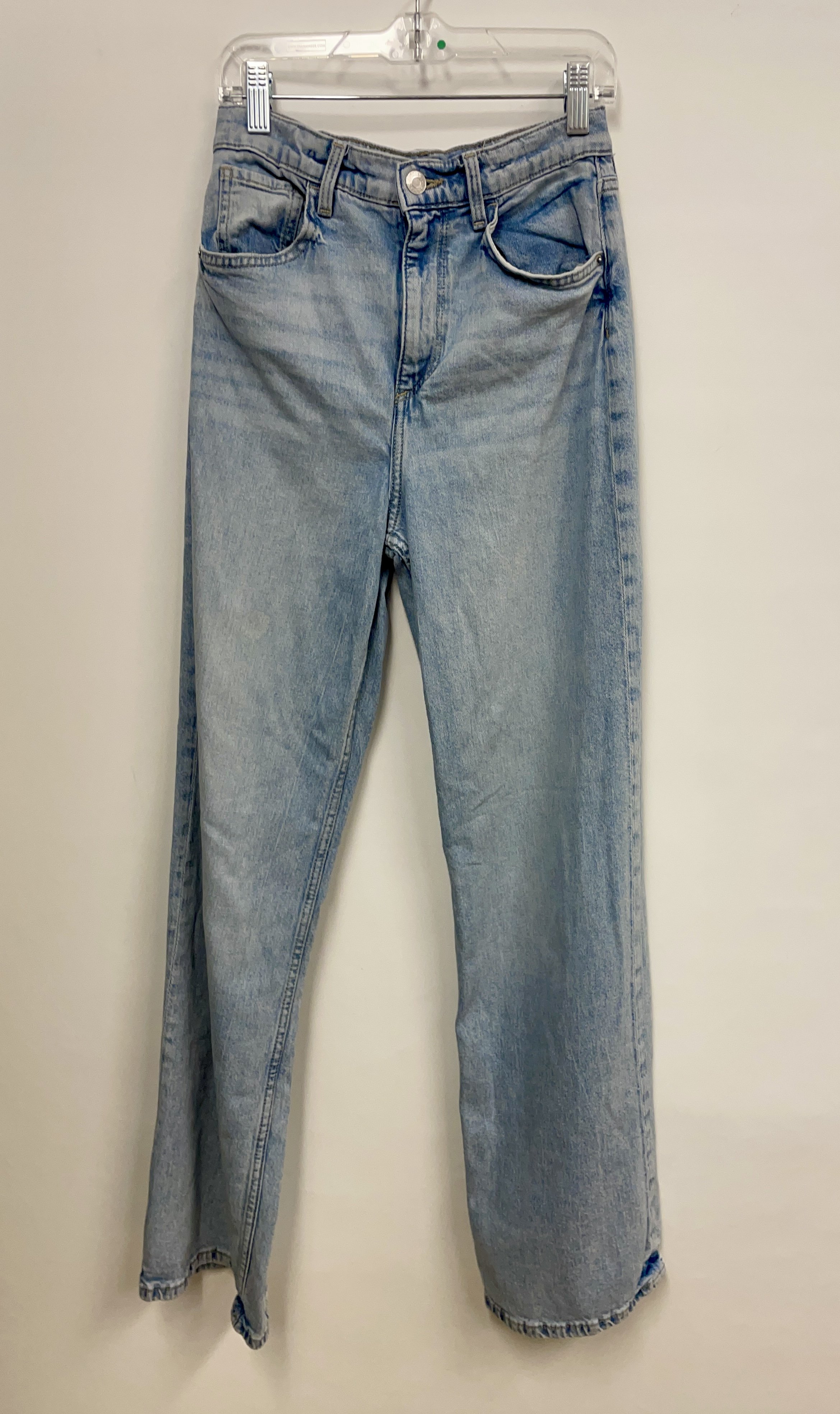 Jeans bleu pâle, taille haute, jambes larges, H&M, 13-14 ans.