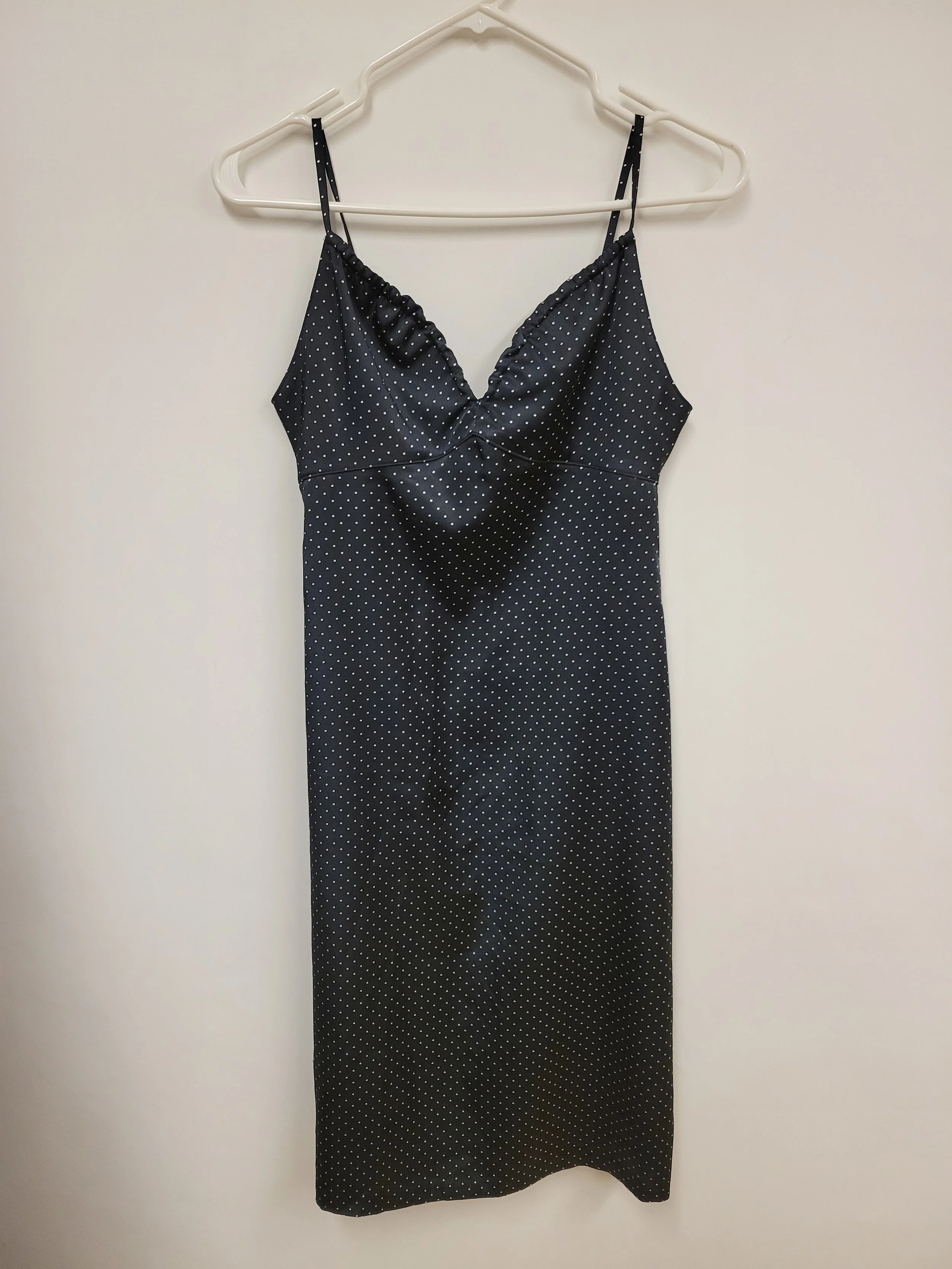 Robe satinée noire à pois blancs, Sisley, XS