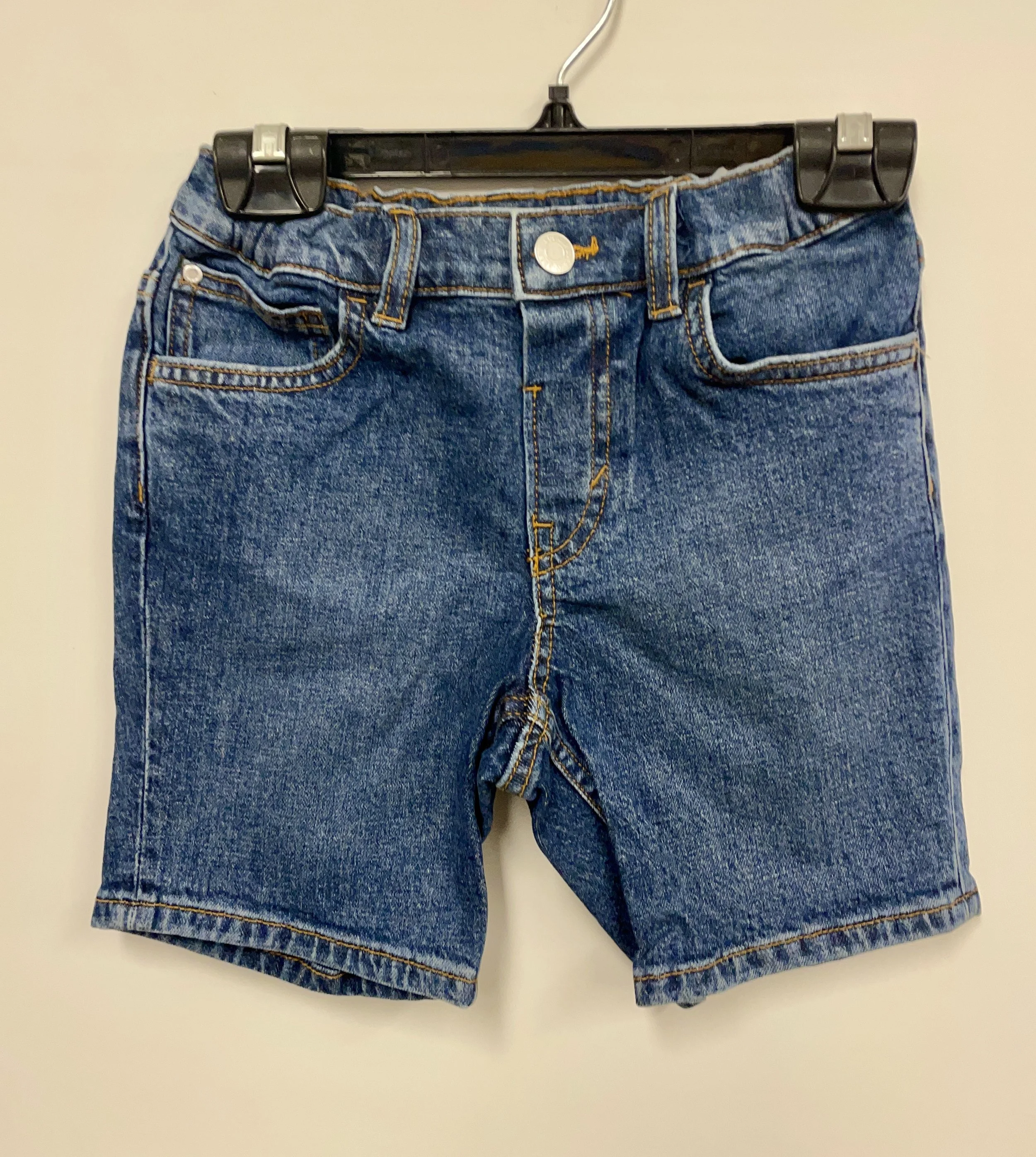 Short en denim bleu, H & M, comme neuf, taille 3-4 ans.