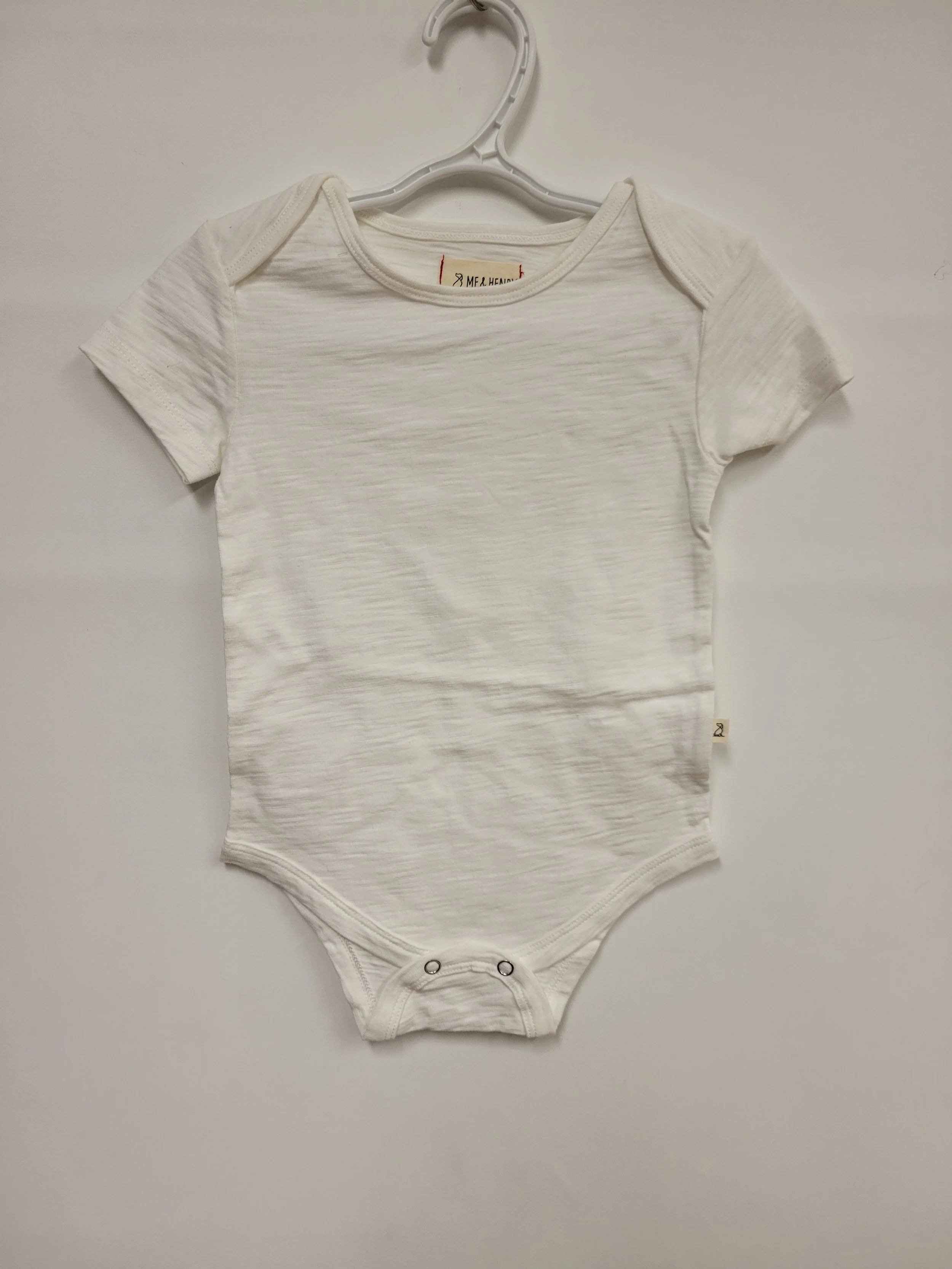 NEUF - Cache-couche blanc, Me & Henry, 9-12 mois (se vend ~30$)