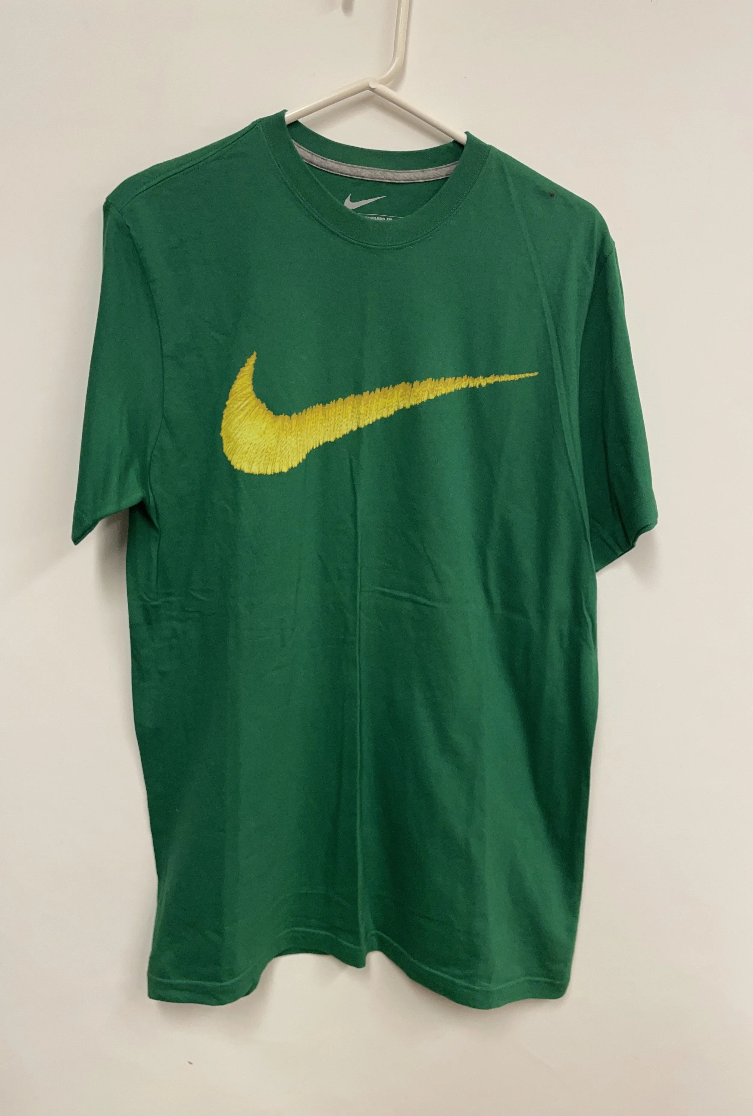T-shirt vert pomme, NIKE, 100% coton, taille L.