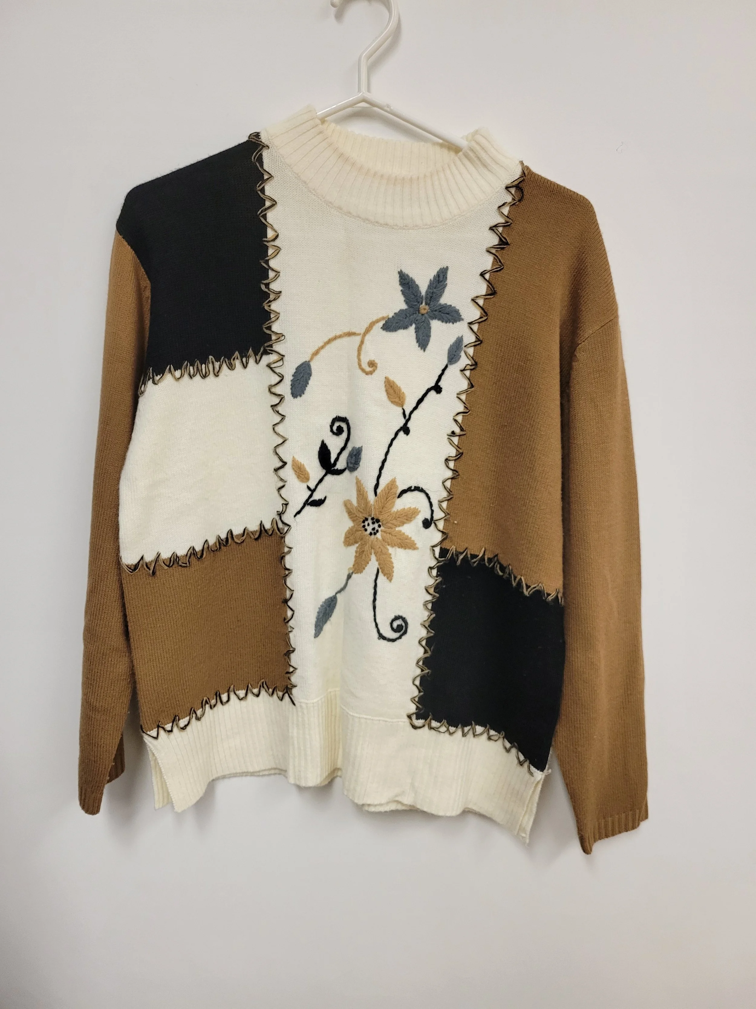 Tricot brun et crème avec fleurs brodées, Nonpareil, L