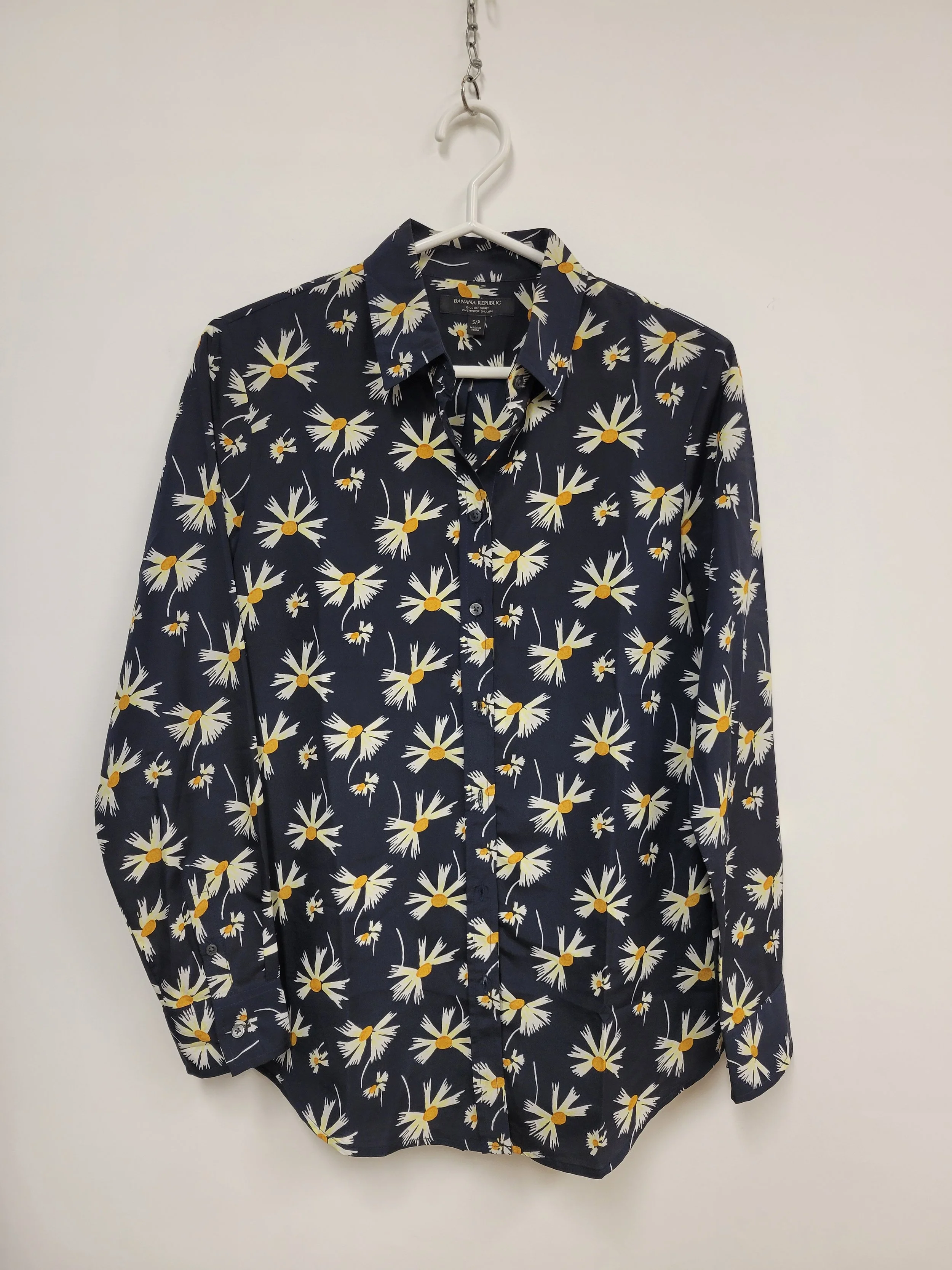 Chemisier noir avec motifs de fleurs (polyester), BANANA REPUBLIC, S
