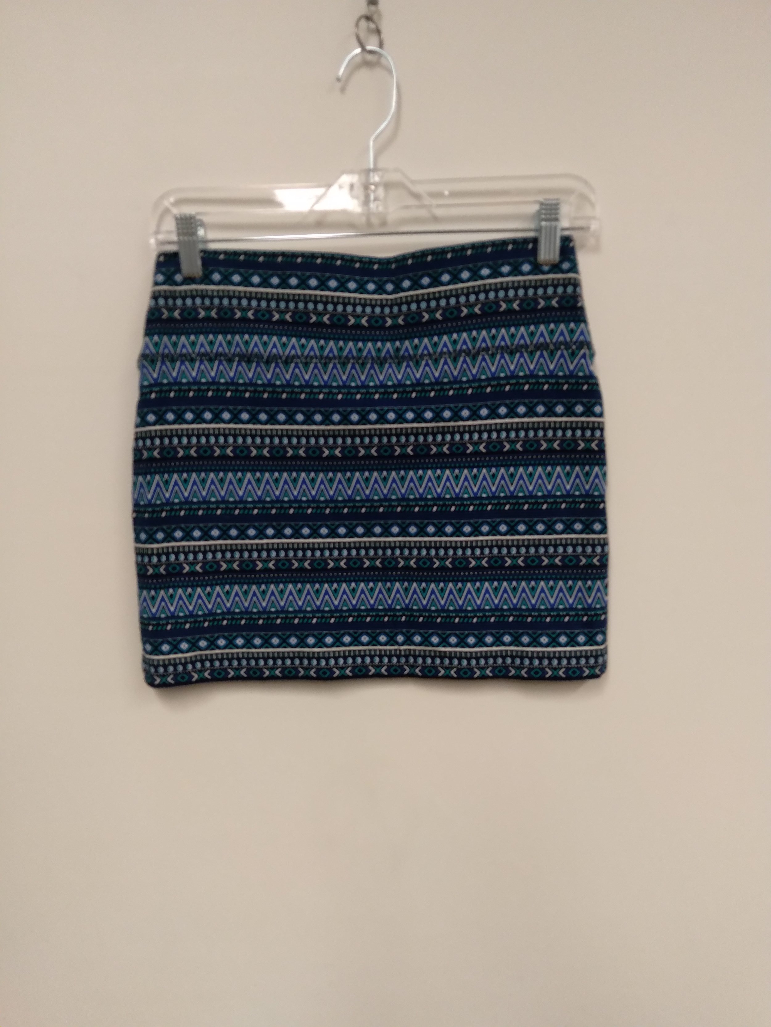Jupe courte, motifs avec bleu-vert-noir, 95% coton, TWIK par Simons, taille S
