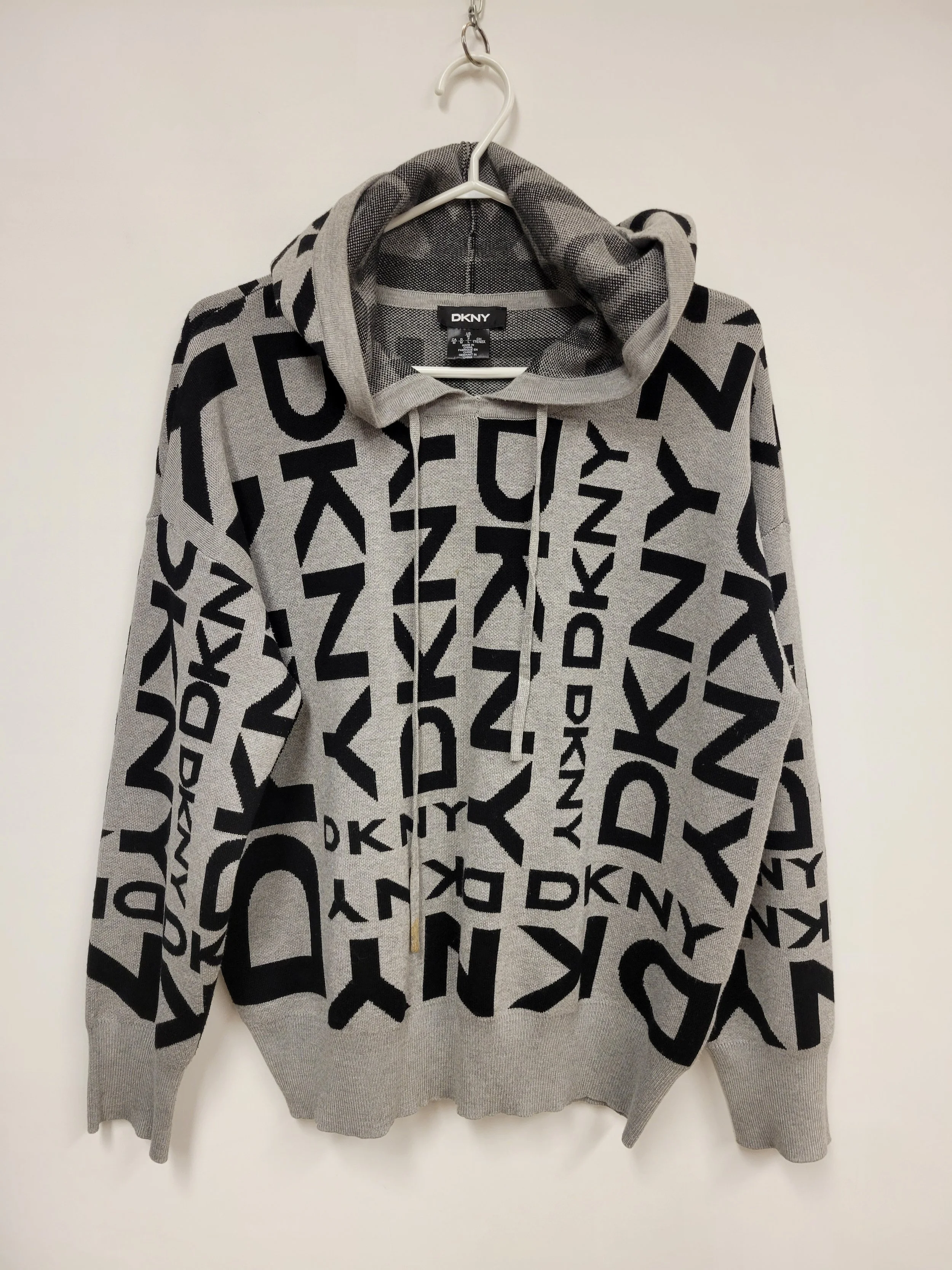Chandail gris lettrage noir, DKNY, M (ample)