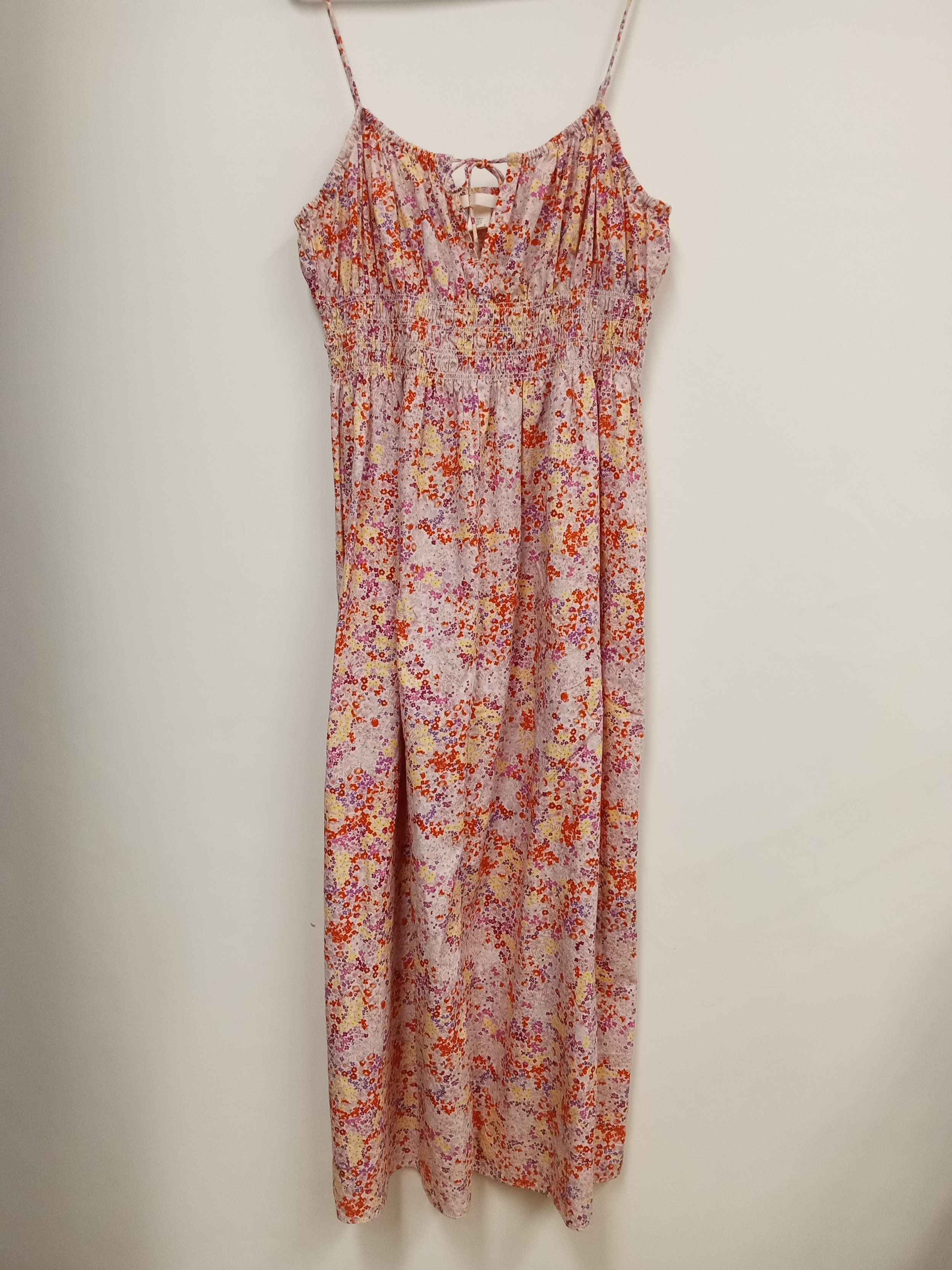 Robe rose clair avec motifs fleurs violettes, oranges, jaunes, et roses en 100% coton, H&M, M