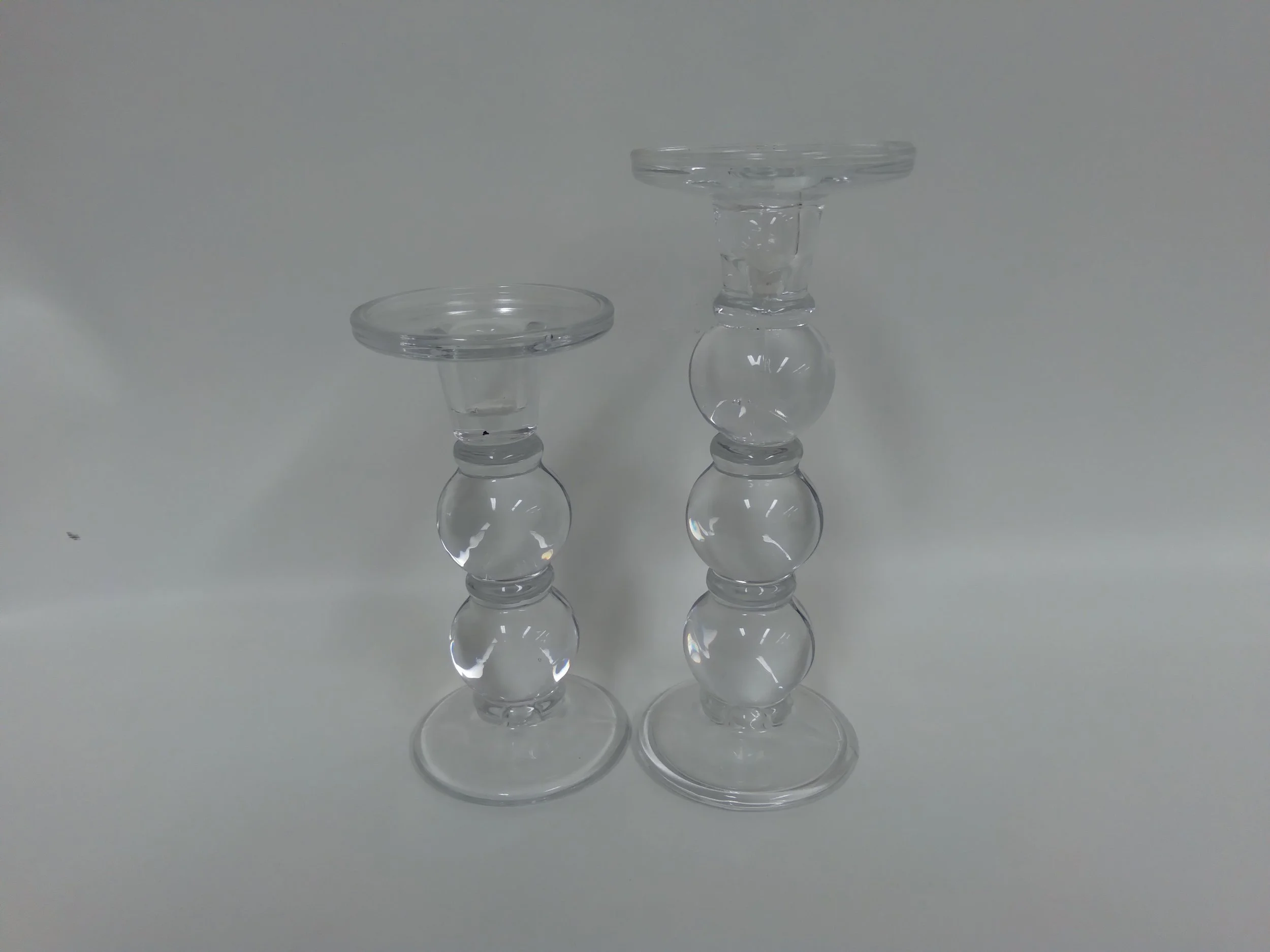 2 grands bougeoirs en verre (environ 6-8 po)