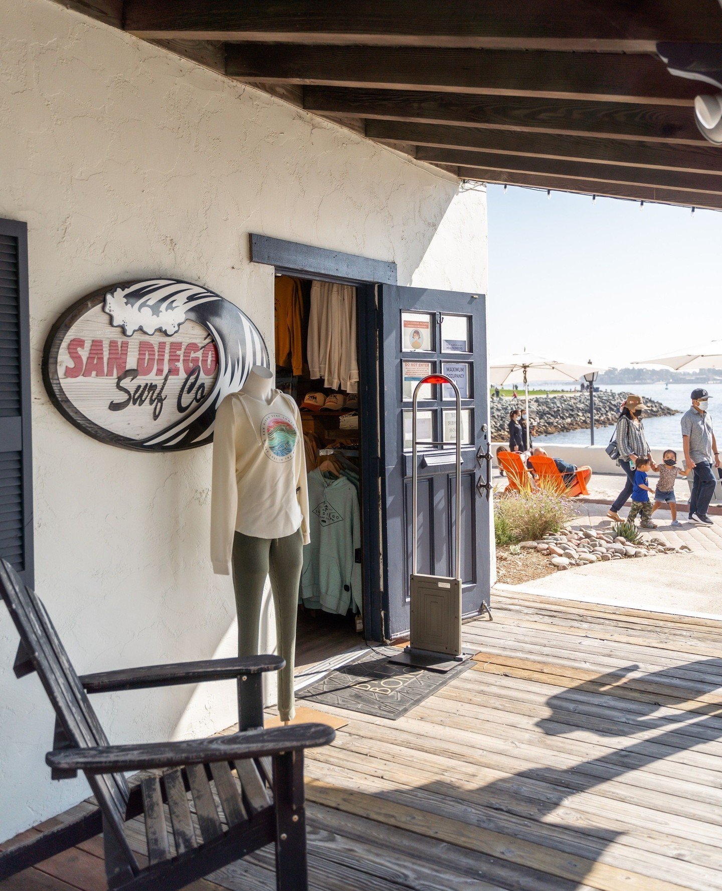 T-shirts, shoes, animal figurines, children's books, board games-- you name it, we got it! Here is part 3 of unique businesses you can find here at Seaport Village. ⁠
⁠
📍San Diego Surf Co. ⁠
📍Safari Animal Collection⁠
📍Geppetto's⁠
📍Harley Davidso