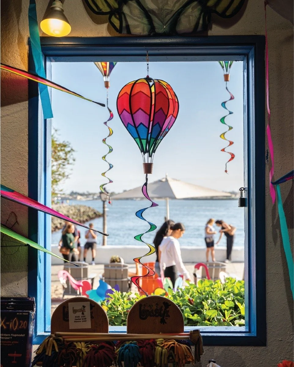 Let your imagination take flight ✨

Peek through @kiteflitesd whimsical windows and discover where colorful kites, spinners, and windsocks dance against the backdrop of sparkling San Diego Bay.