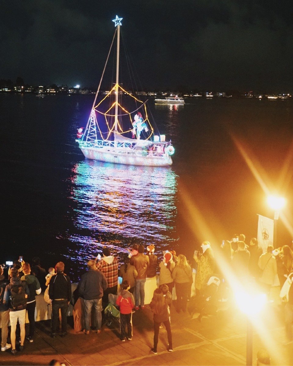 Get ready for the ULTIMATE holiday night at Seaport Village hosted by @seaportfudge!

📅 WHEN: Sunday, December 8th
⏰ TIME: 6-9 PM
📍 WHERE: Carousel District

WHAT TO EXPECT:
54th Annual San Diego Bay Parade of Lights
Crazy Ugly Sweater Dance Party 