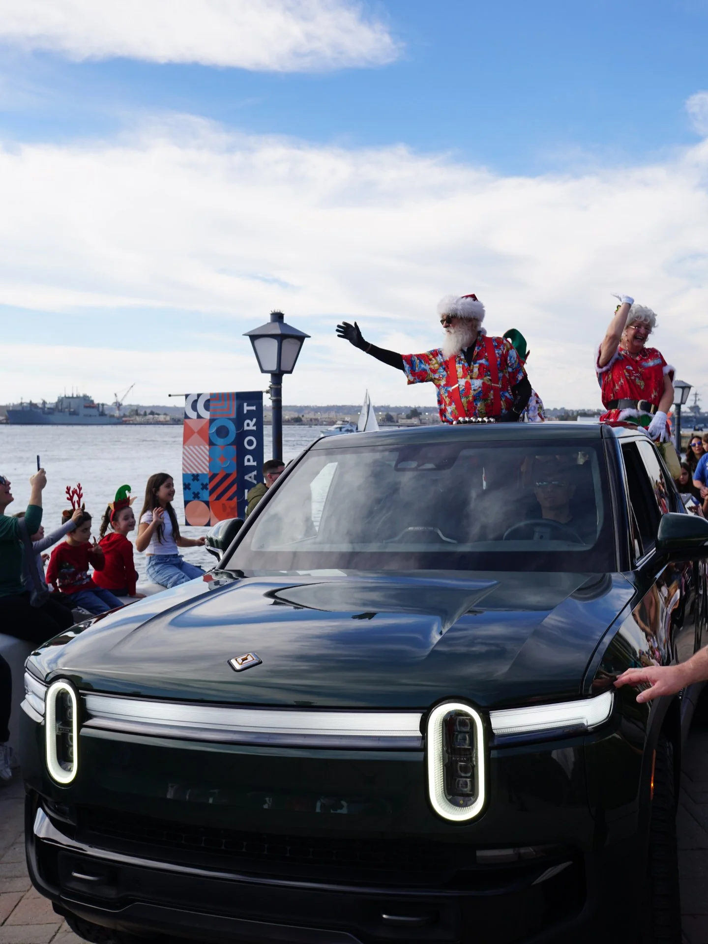 Mark your calendars!

Surfin&rsquo; Santa returns to Seaport Village on Saturday, November 29th from 1&ndash;4 PM. 🌊🎅

Watch Santa make his legendary entrance by watercraft as he parades through the village&mdash;SoCal style!
Bring the whole family