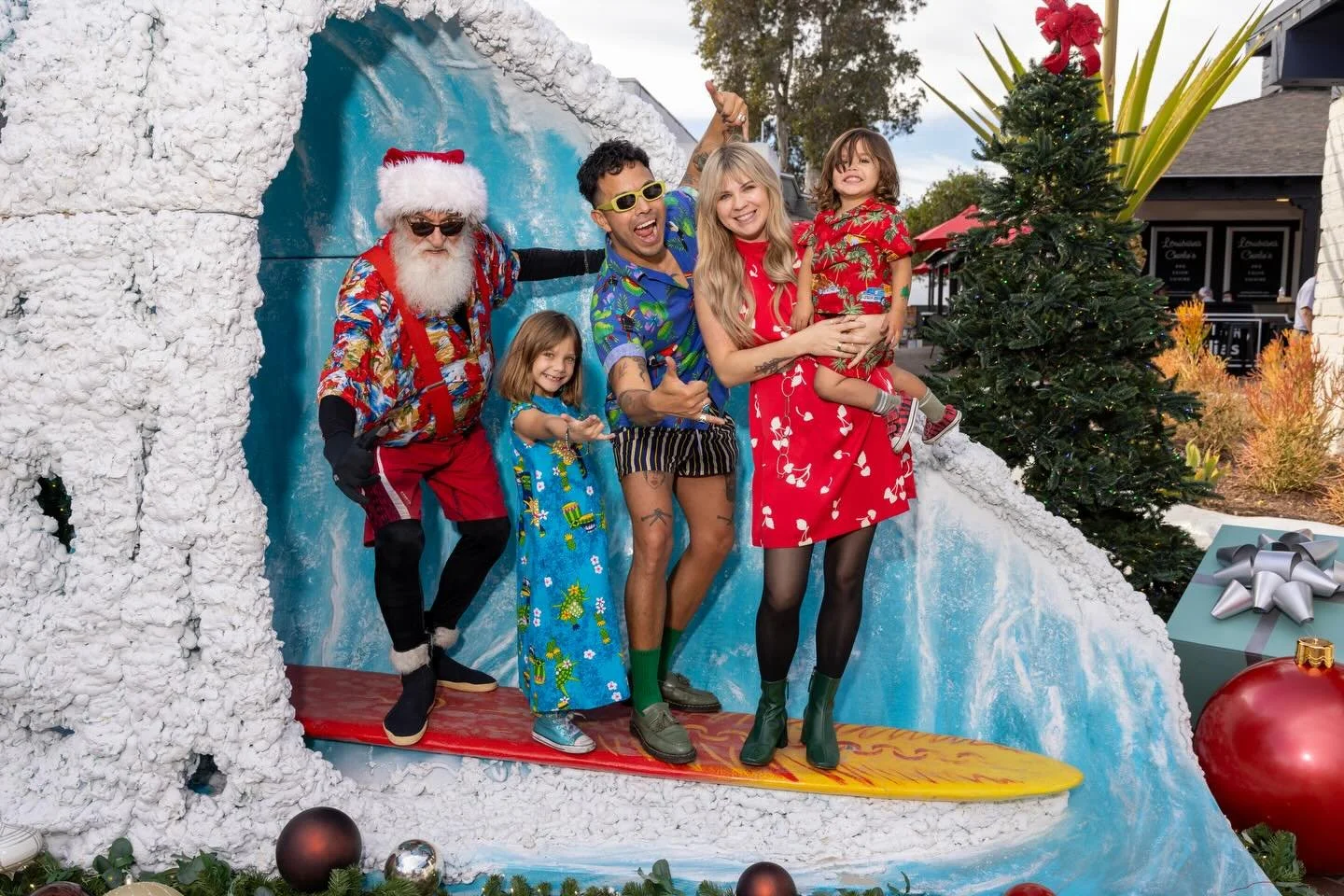🎅🌊 Surfin&rsquo; Santa arrives TOMORROW!

Kick off the holidays SoCal-style as Santa rides in on a surfboard, parades down the boardwalk, and snaps FREE photos with families &mdash; all from 1&ndash;4 PM.

🔴 Santa arrives by watercraft at 1 PM
🎄 