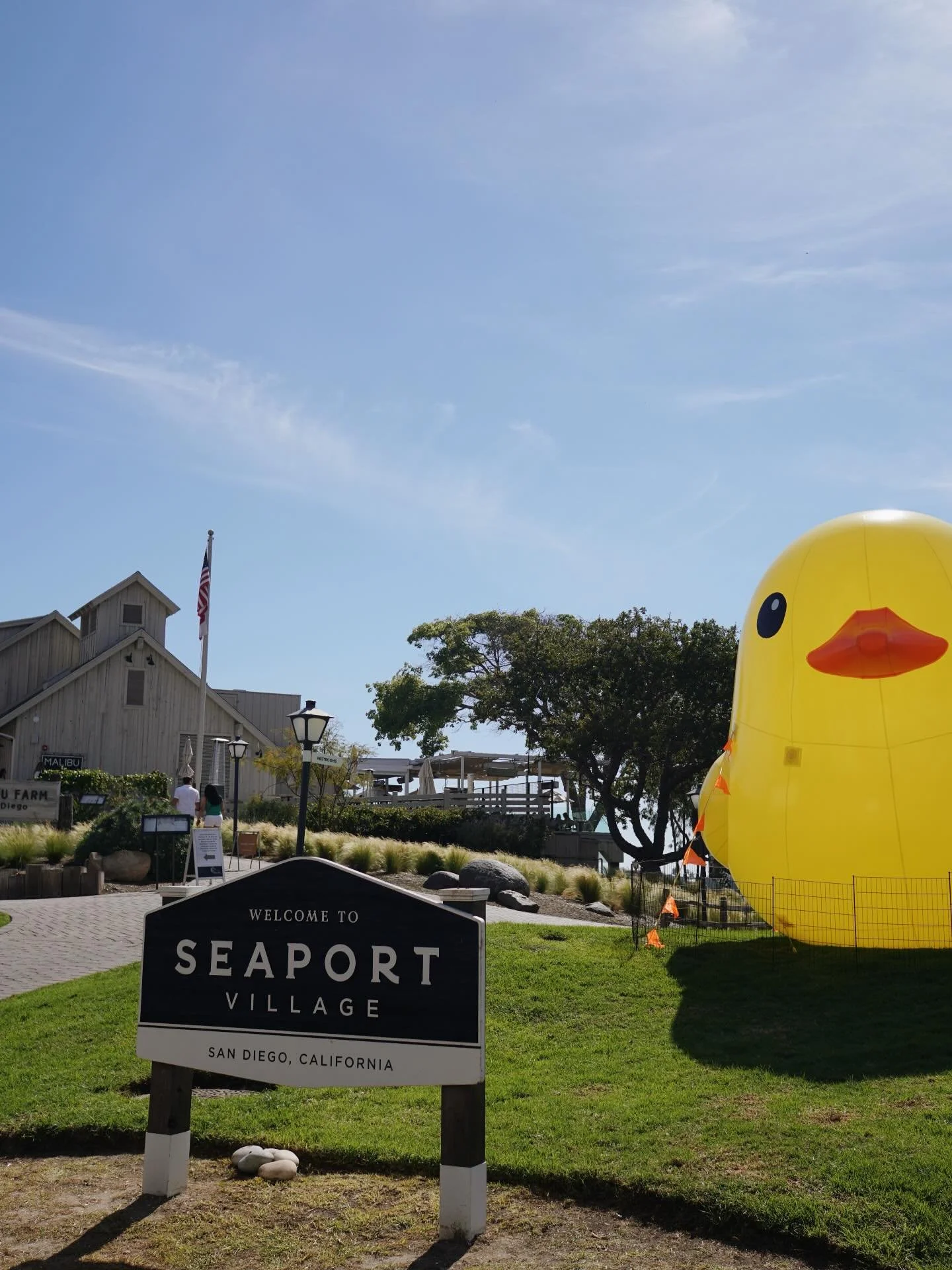 Spring has officially sprung 🐥🌸

Stop by Seaport Village, say hi to our giant duck by @malibufarmsandiego &amp; @geppettostoys, and soak up a perfect day by the bay.