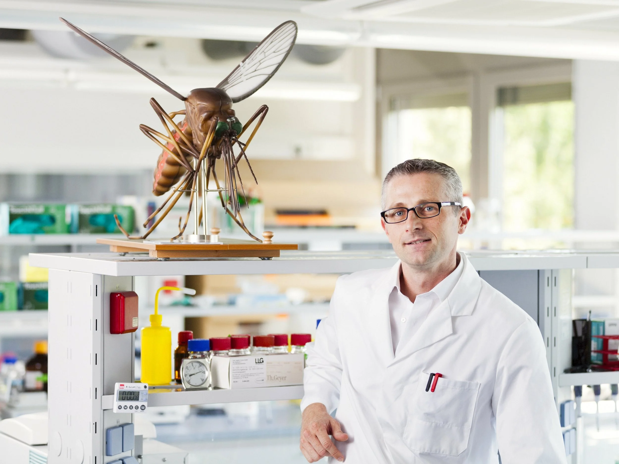 Professor für Insektenbiotechnologie am Arbeitsplatz: Portrait im Arbeitskontext aus der Region Frankfurt am Main