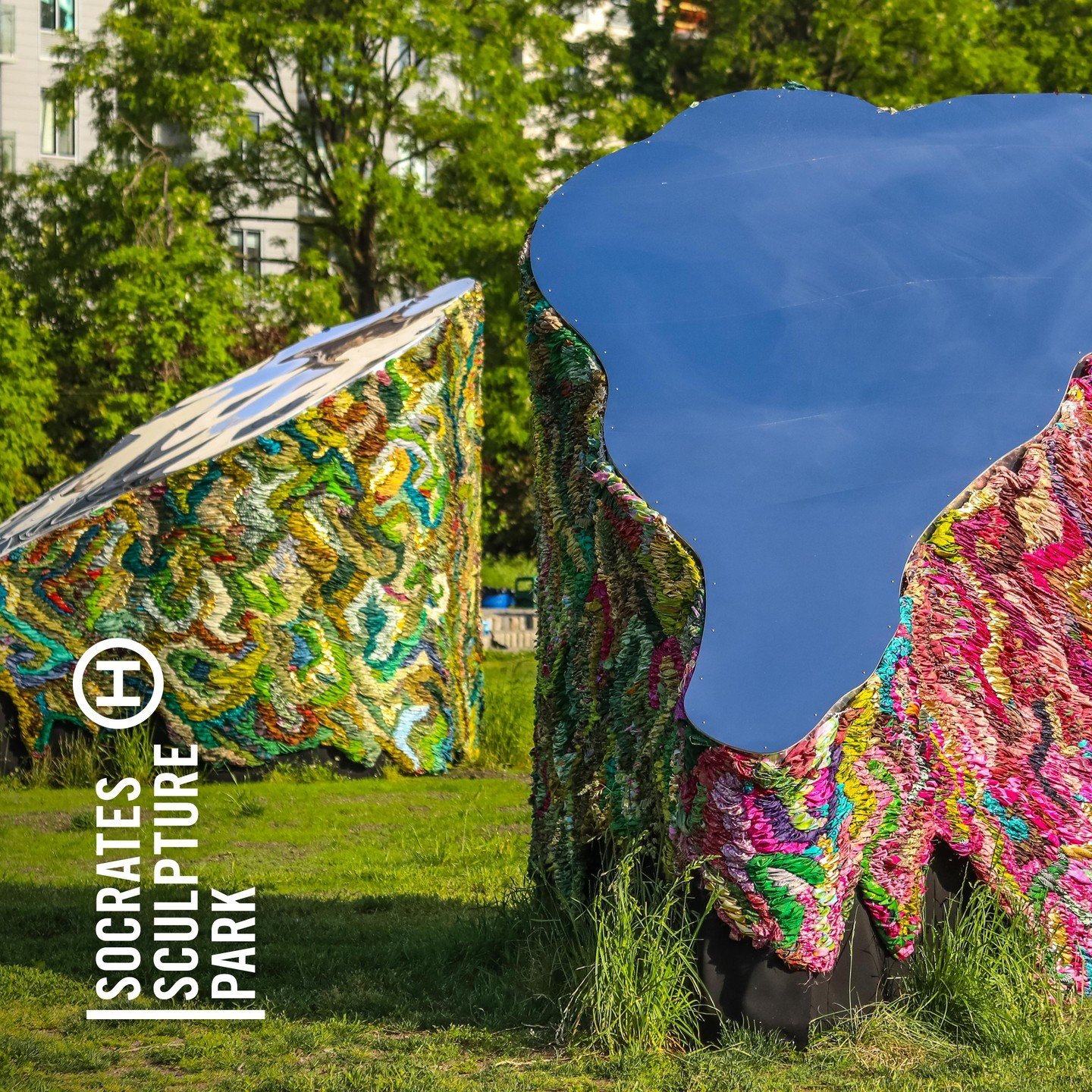 It's time for another client shoutout! Today we're featuring one of our favorite NYC green spaces @socratessculpturepark 🌳🎨

Socrates Sculpture Park @socratessculpturepark is a community-engaged waterfront space dedicated to supporting artists in t