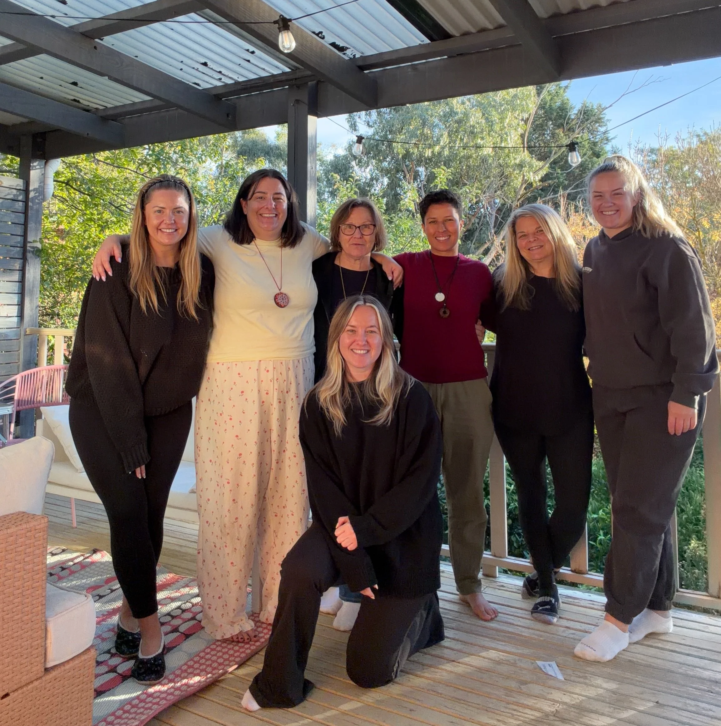 Two Sundays ago I had the pleasure of holding the creative heart, a ceremony of self love and creation. I had the pleasure of weaving a beautiful afternoon with 6 incredible women. We spent the afternoon deepening into our hearts with the help of ros
