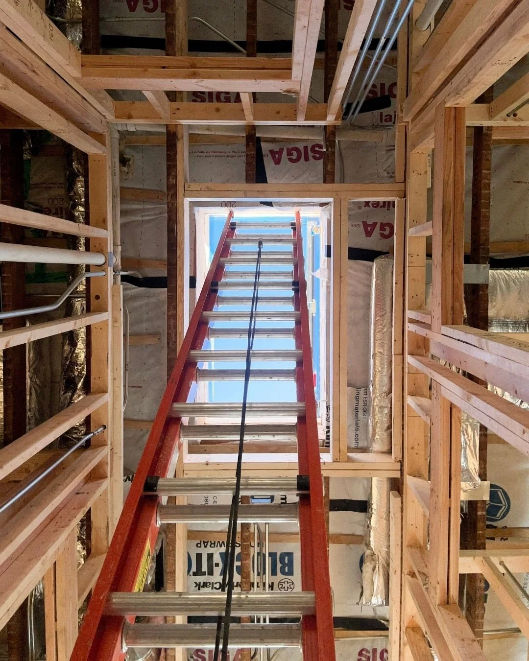 With fall well underway, here&rsquo;s a look back (and up) at the progress on some of our ongoing projects!

1. The invisible geometry behind a building&rsquo;s ceilings deserves a shoutout | Design: @m.viamontes_arch 

2. This single family home in 