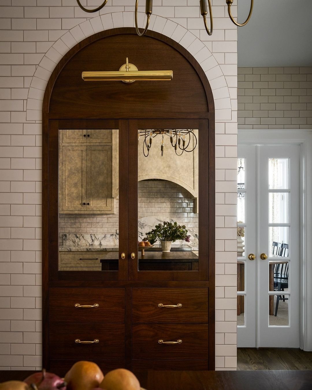 Some before and afters of a kitchen and wet bar project with @jo.lyle.design!

Transforming the Gold Coast vintage apartment was a great exercise in planning ahead when navigating moving materials up tight stairwells. 

Photo: @rymcdon 

#vintagecond
