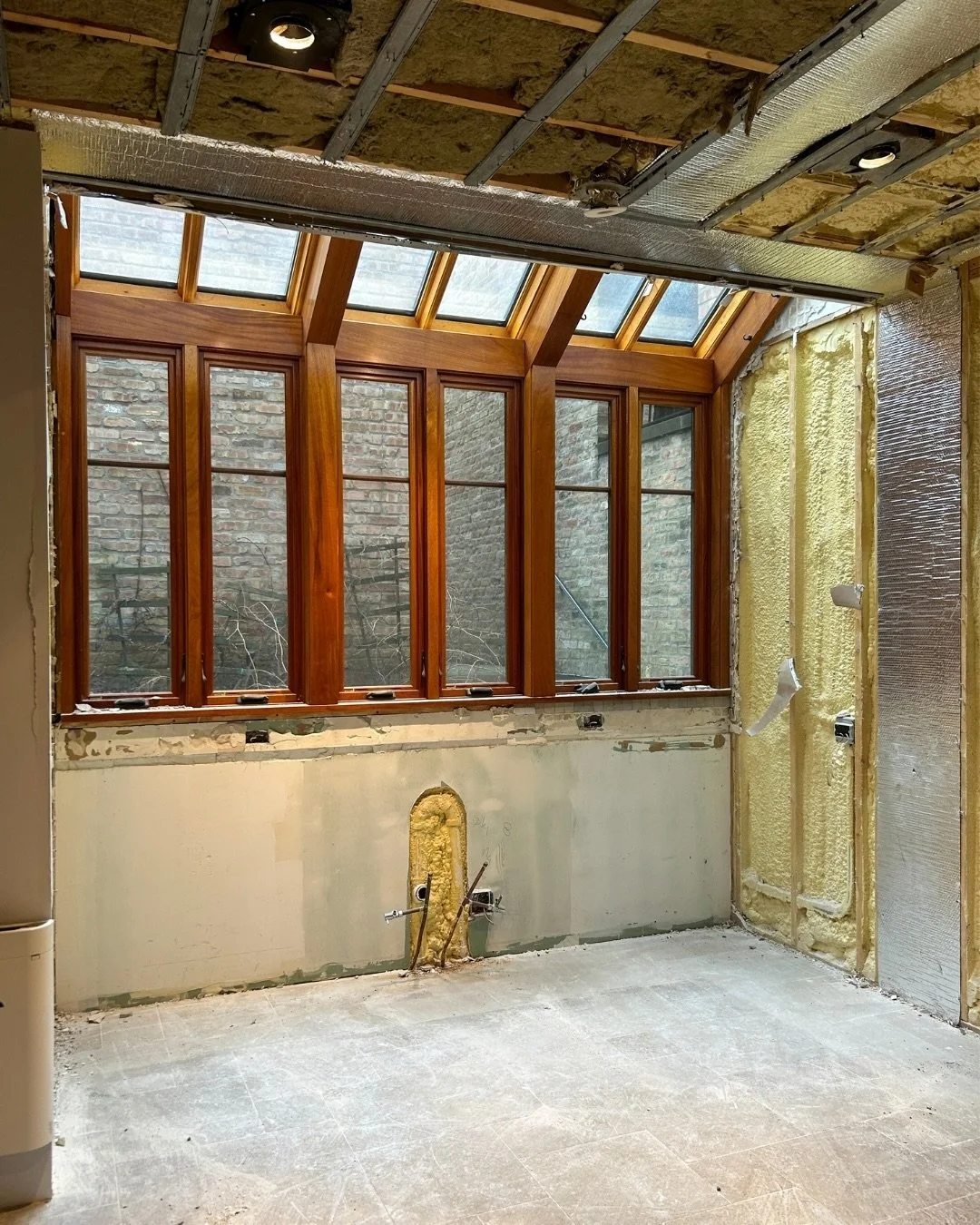 We kicked off a new full home remodel last week, which means we also kicked off our favorite part of all projects: finding and protecting old home treasures.

Architecture: @m.viamontes_arch 

#originalhardware #oldhomerenovations #demolition #underc