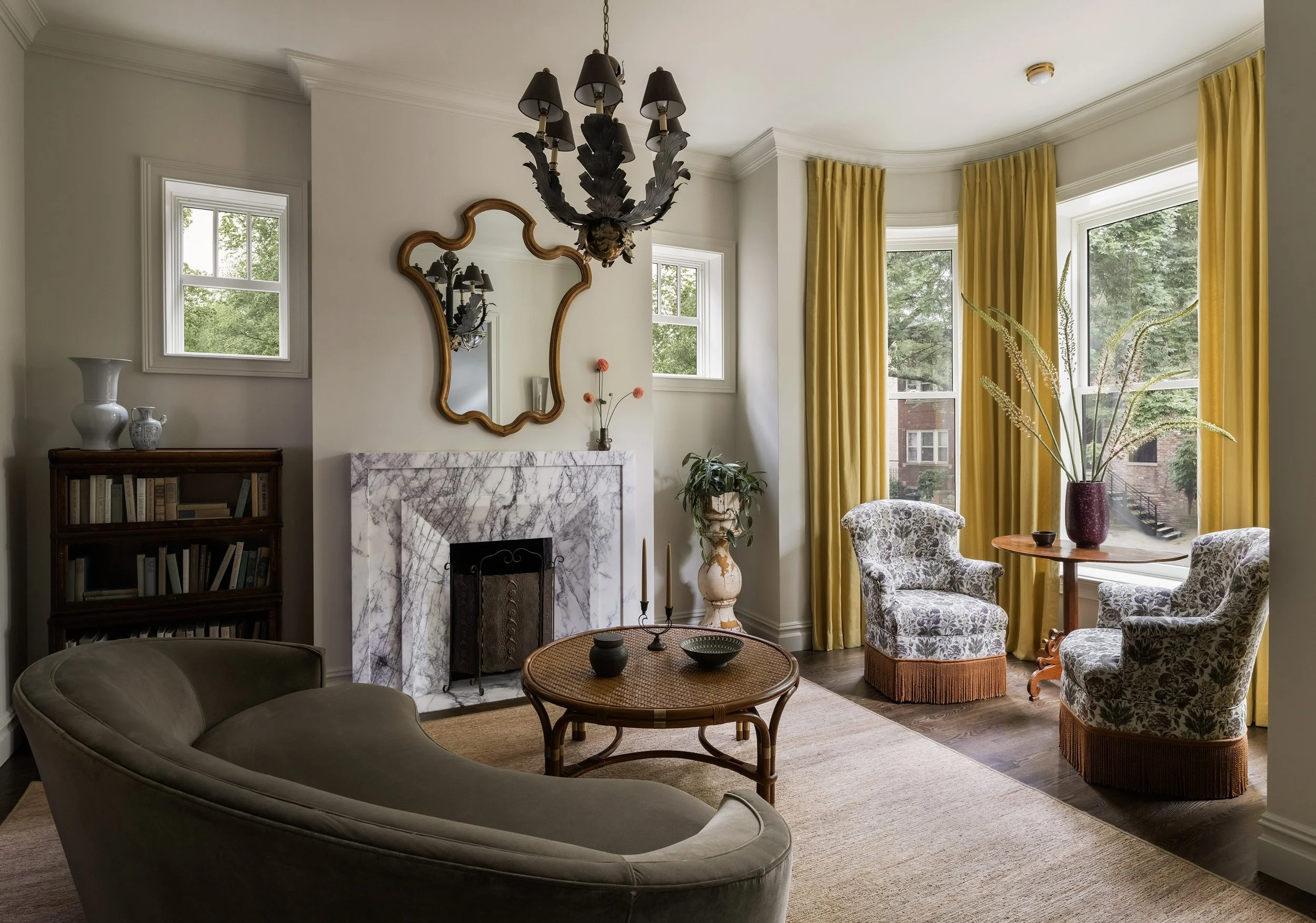 Wicker Park_Single Family Home Remodel_Luxury Build_Classic Chicago Living Room_Ratia Construction.jpg