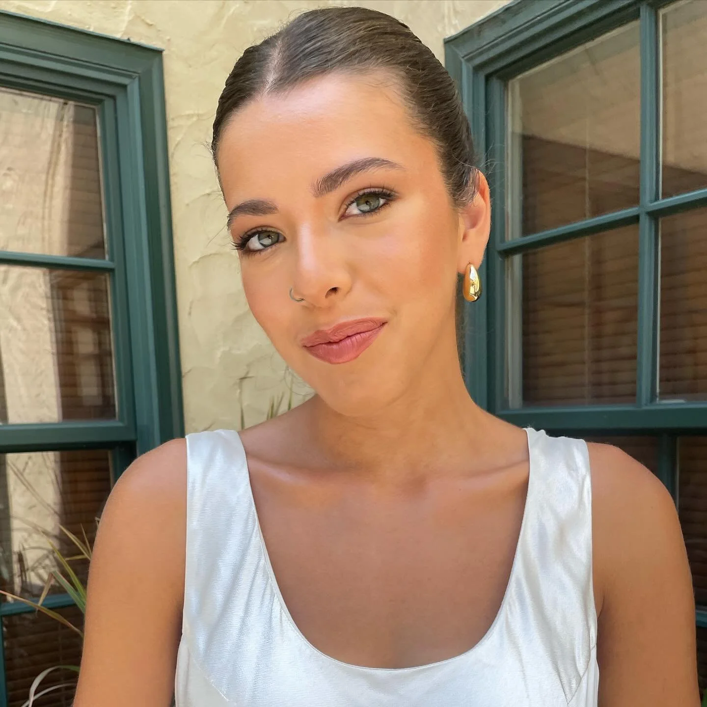 UMMM,
Can we discuss this perfection?!?😩😮&zwj;💨 
I&rsquo;m one million percent here for this: understated, glowing skin, chic, not overly done. 
I&rsquo;m not a big believer in following trends, but if you&rsquo;re asking!! this is the move next y