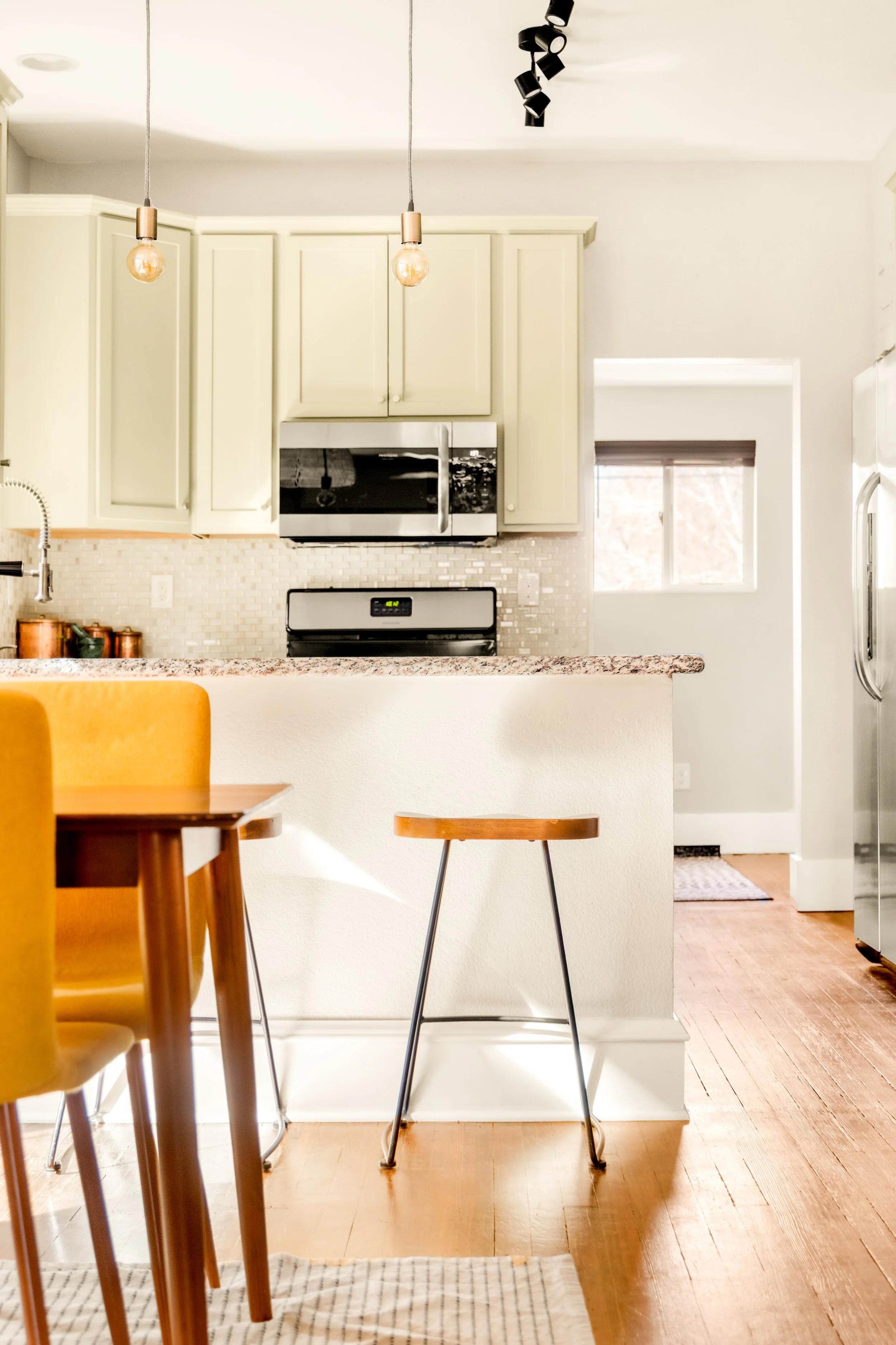 3253ncolumbinest-cabindoor-18-2.jpg