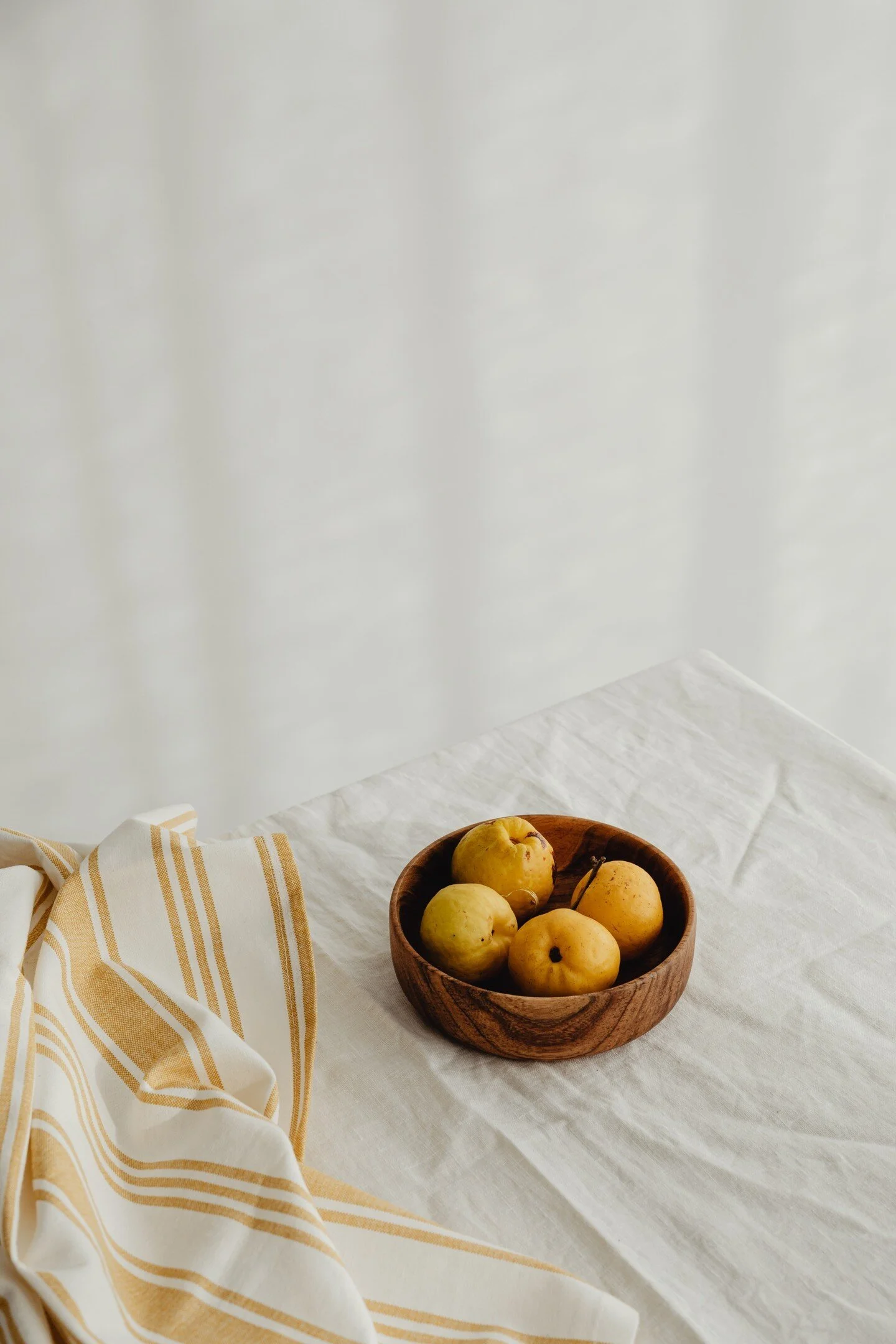 AUTUMN has been inspired by the wholesome fruit bowl... and casual conversations over a table 😍