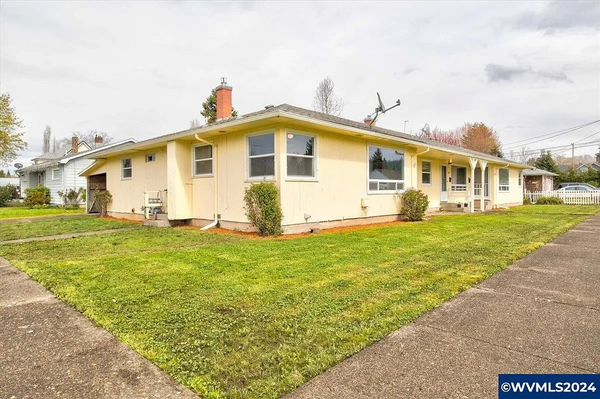 Caroline Triplex Lebanon.webp