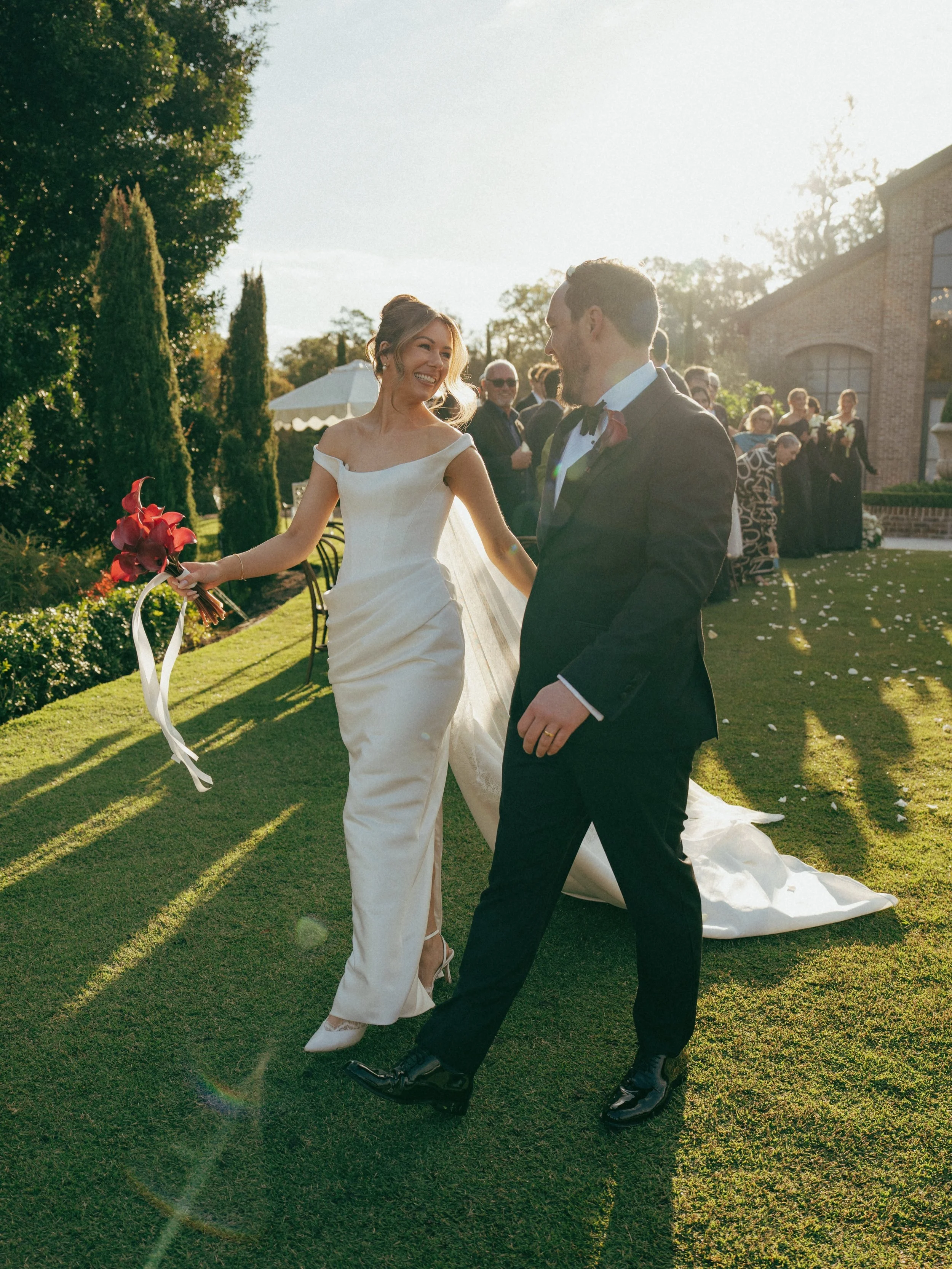 Pia &amp; Matt @thevalleyestategc 

Bride | @bypiaj 
Venue | @thevalleyestategc 
Celebrant | @bestcelebrantever
Photography &amp; Videography | @hollandstudio.weddings
Content Creators | @thewed.files 
Entertainment | @nicktrovasband
Saxophonist | @a