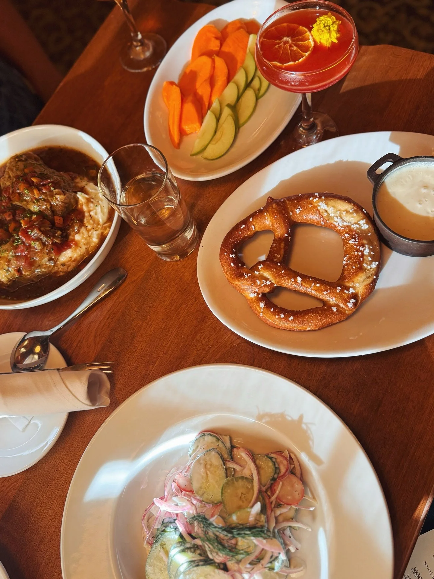 Come enjoy your favorite cozy weather cuisine in this beautiful Bavarian atmosphere 🥨