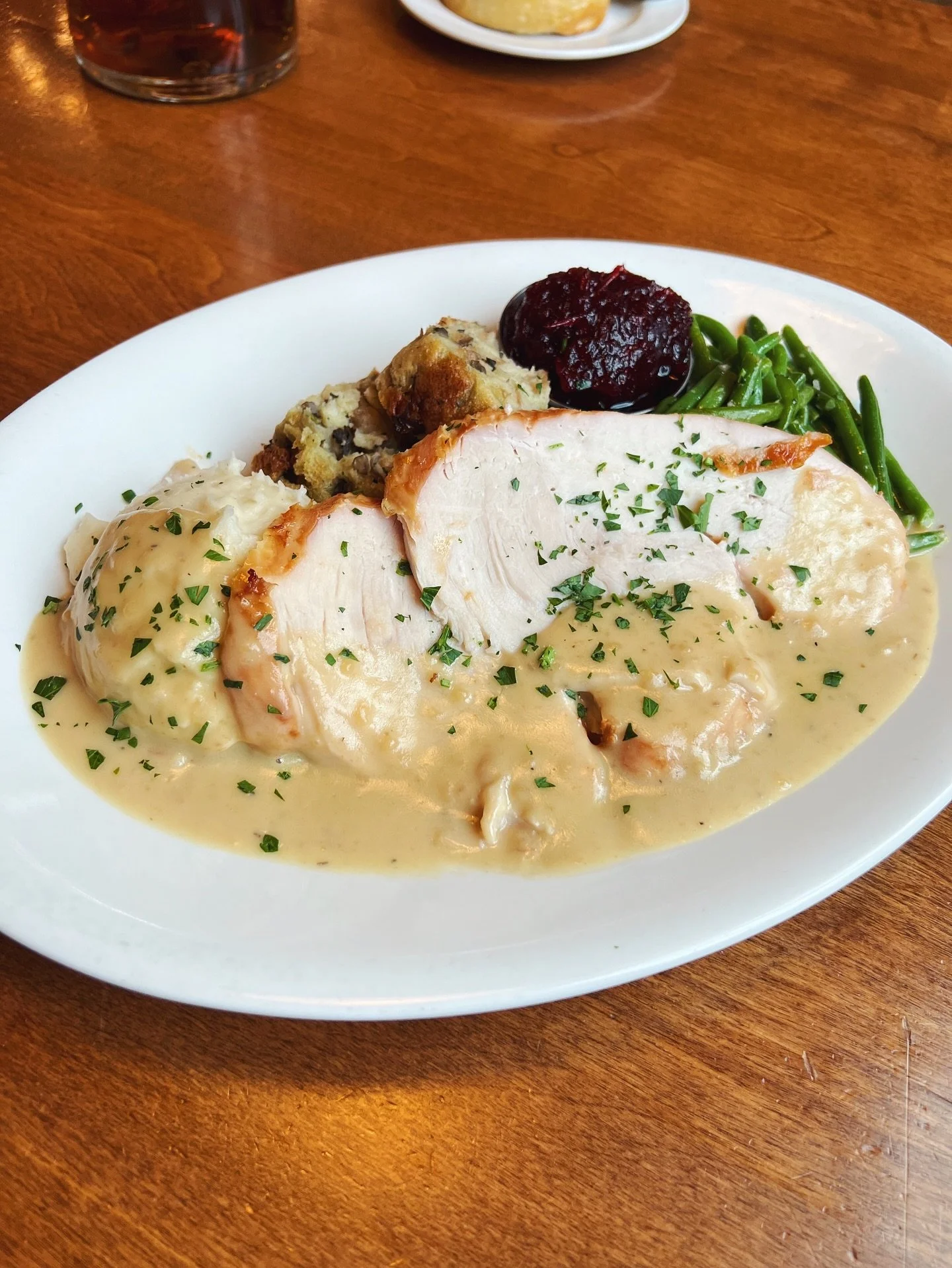 It&rsquo;s almost that time of year 🦃 

Reserve your Thanksgiving at Home online now! 
We do the cooking, you get all the credit 😘
Meal includes turkey breast, gravy, mashed potatoes, stuffing, green beans, cranberry sauce, rolls and pumpkin pie fo