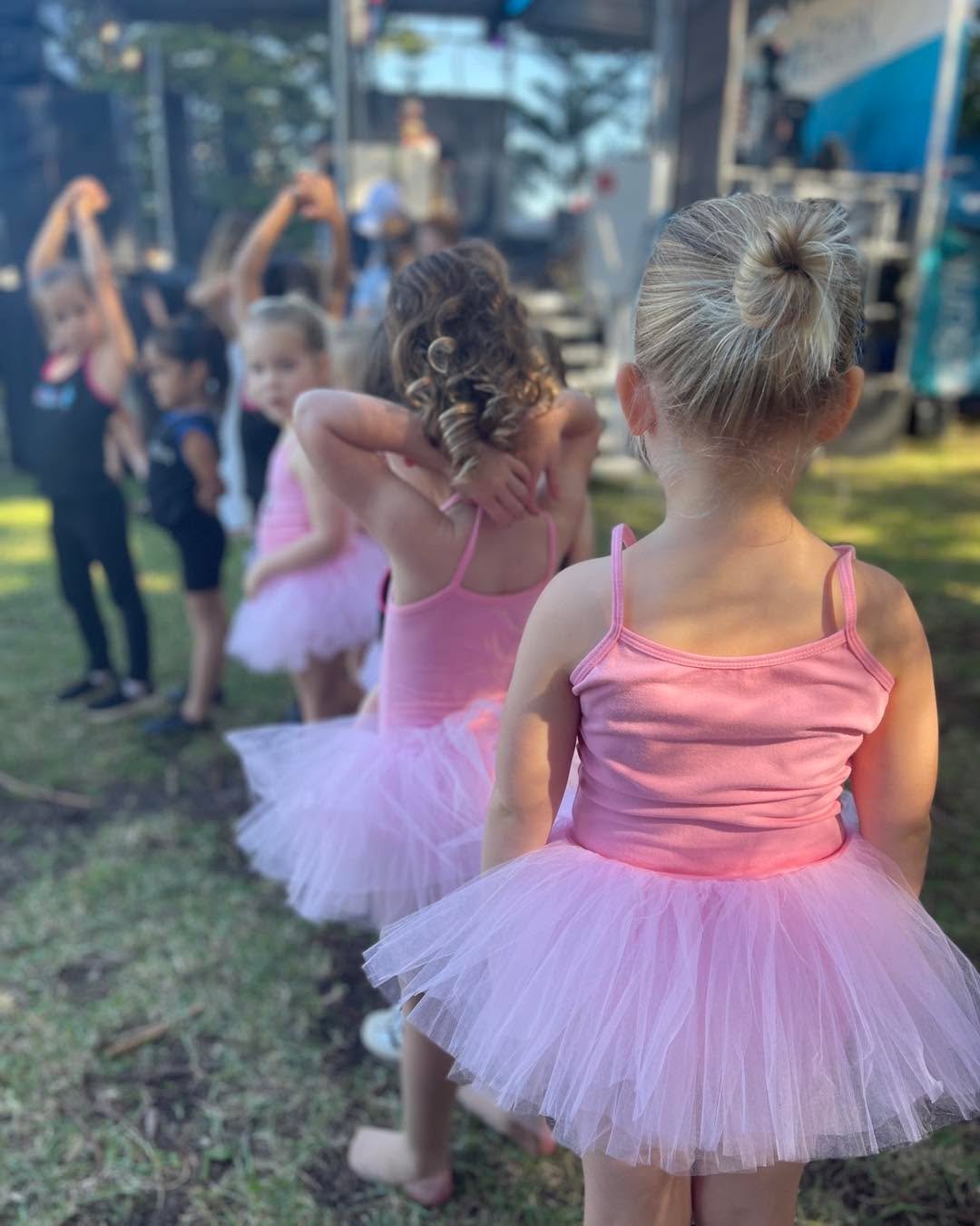 💫Our Wollongong Showcases are on THIS SUNDAY 6th July at Woonona High School💫

⭐️9:30am (9am roll call) Monkey Movers
⭐️11:30am (11am roll call) 8-12yrs/Teens
⭐️1:30pm (1pm roll call) Open Kids/Adults
⭐️3:30pm (3pm roll call) Soloists

We can&rsquo