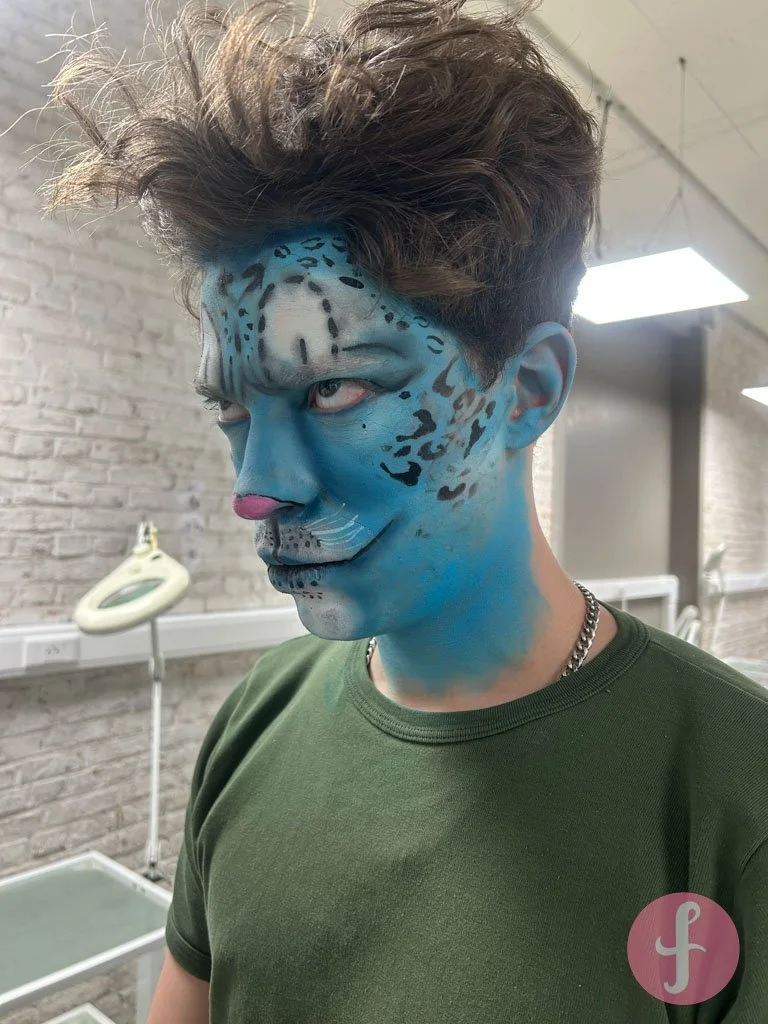 Face & bodypaint opdracht: Snow leopard energy ✨ blauw, wild & puur 🐆❄️