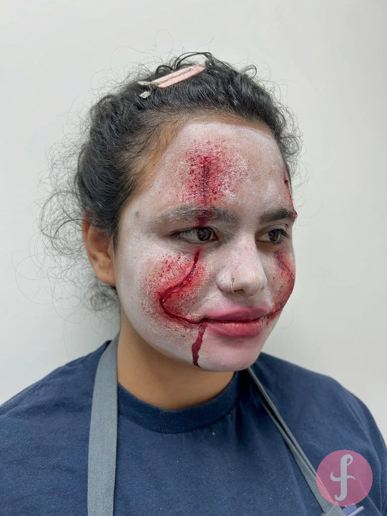 Halloween SFX examen ✨ geïnspireerd op IT, met rode lijn-wondes en Artex textuur 🎬