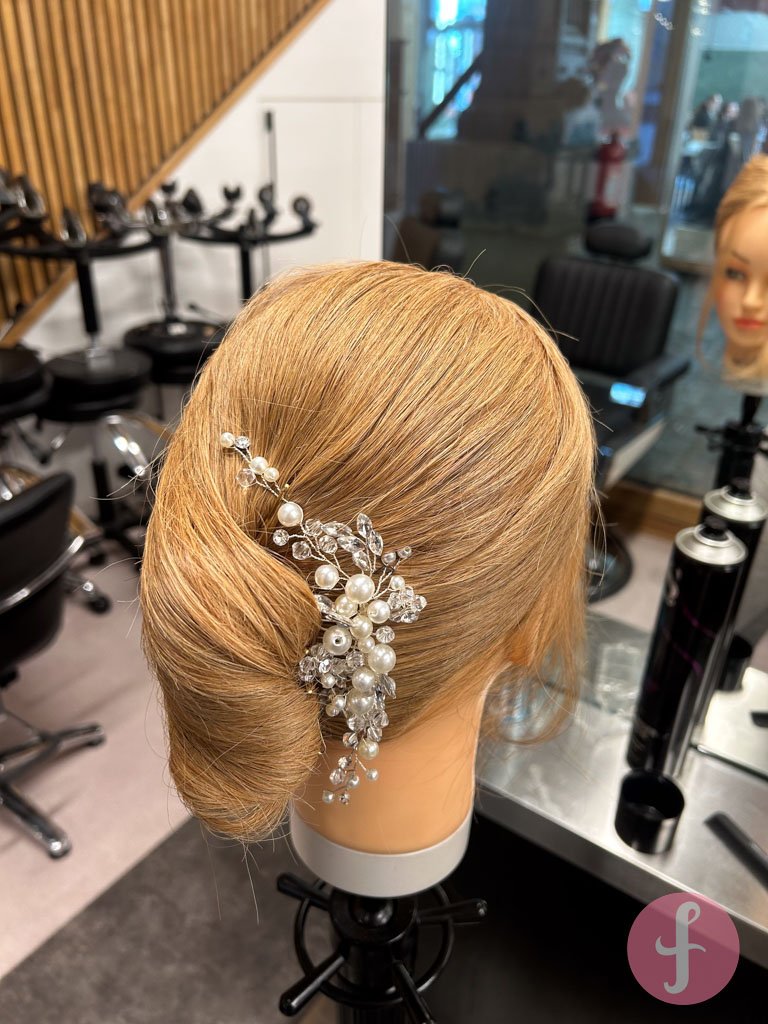 Chignon haarlook ✨ een elegante en klassieke opsteekstijl 💇‍♀️