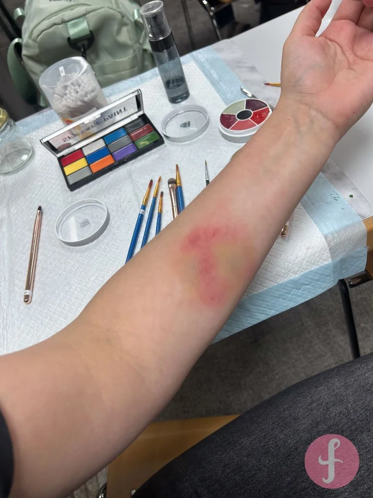 Film SFX oefening ✨ mijn eerste poging om een realistische blauwe plek na te maken 🎬