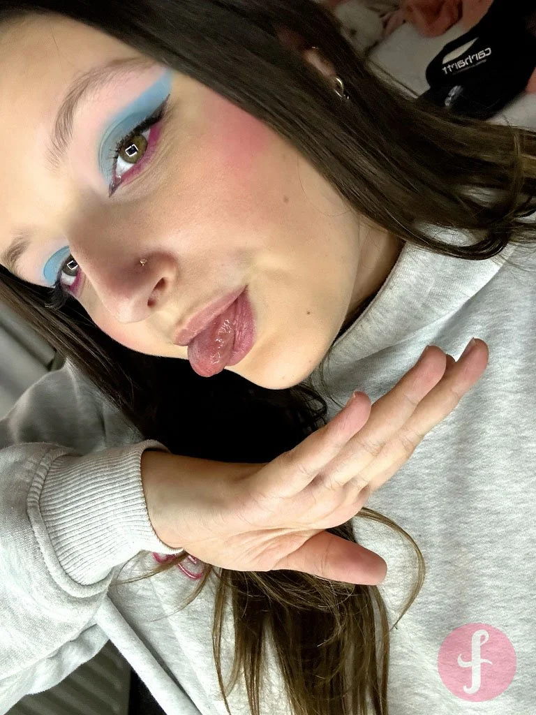 Geïnspireerd door de creatieve make-upstijl van Sophia Sinot creëerde ik deze look. Een mooie oefening in techniek, detail en expressie.