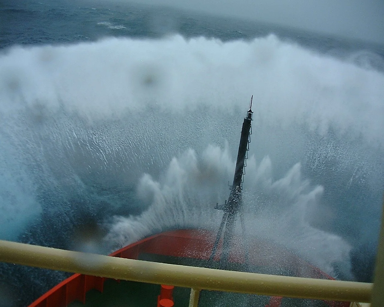 Killer waves-roaring forties-2006.JPG