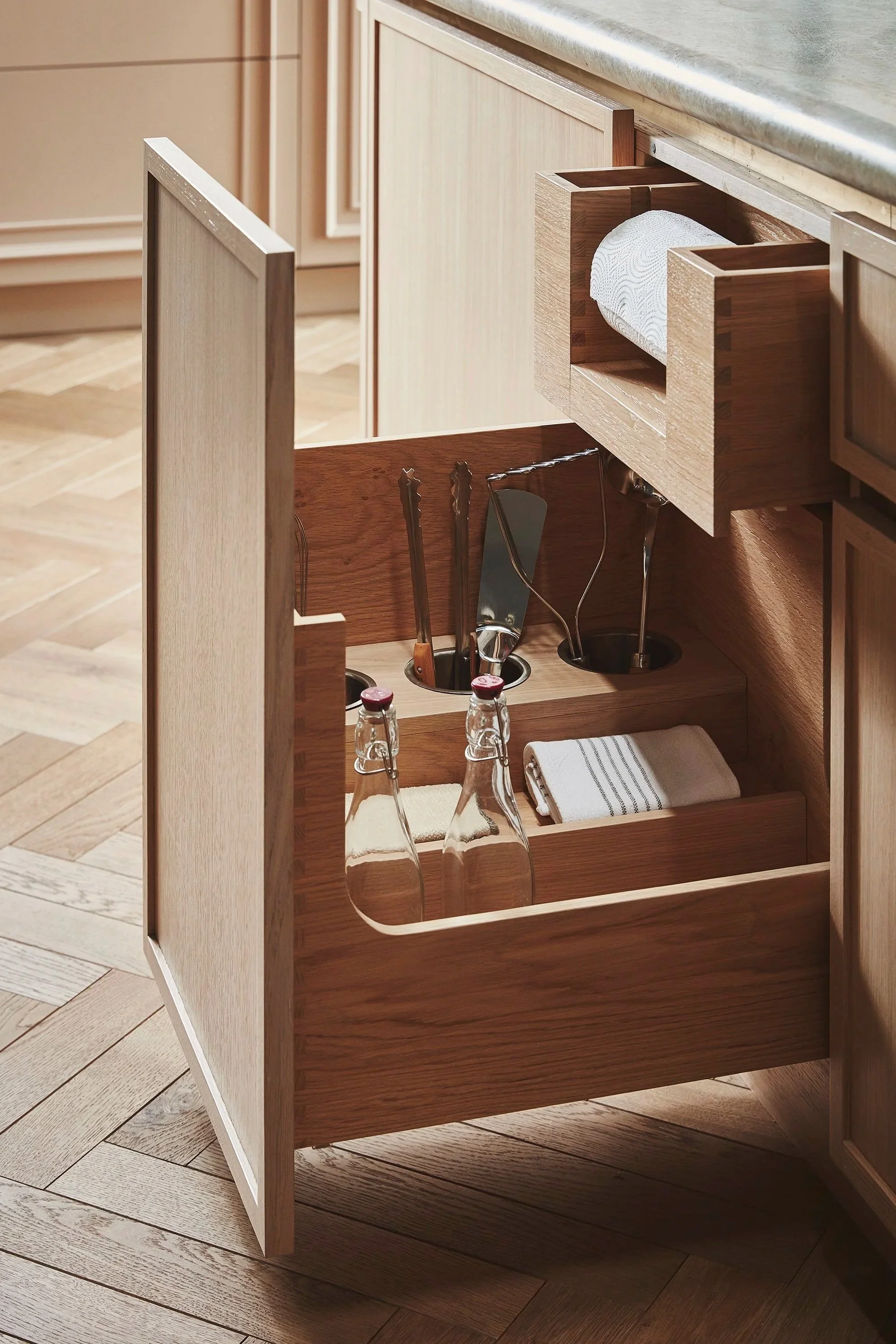 Beyond Off-the-Shelf: Mastering the Art of Luxury Custom Kitchen & Joinery Design