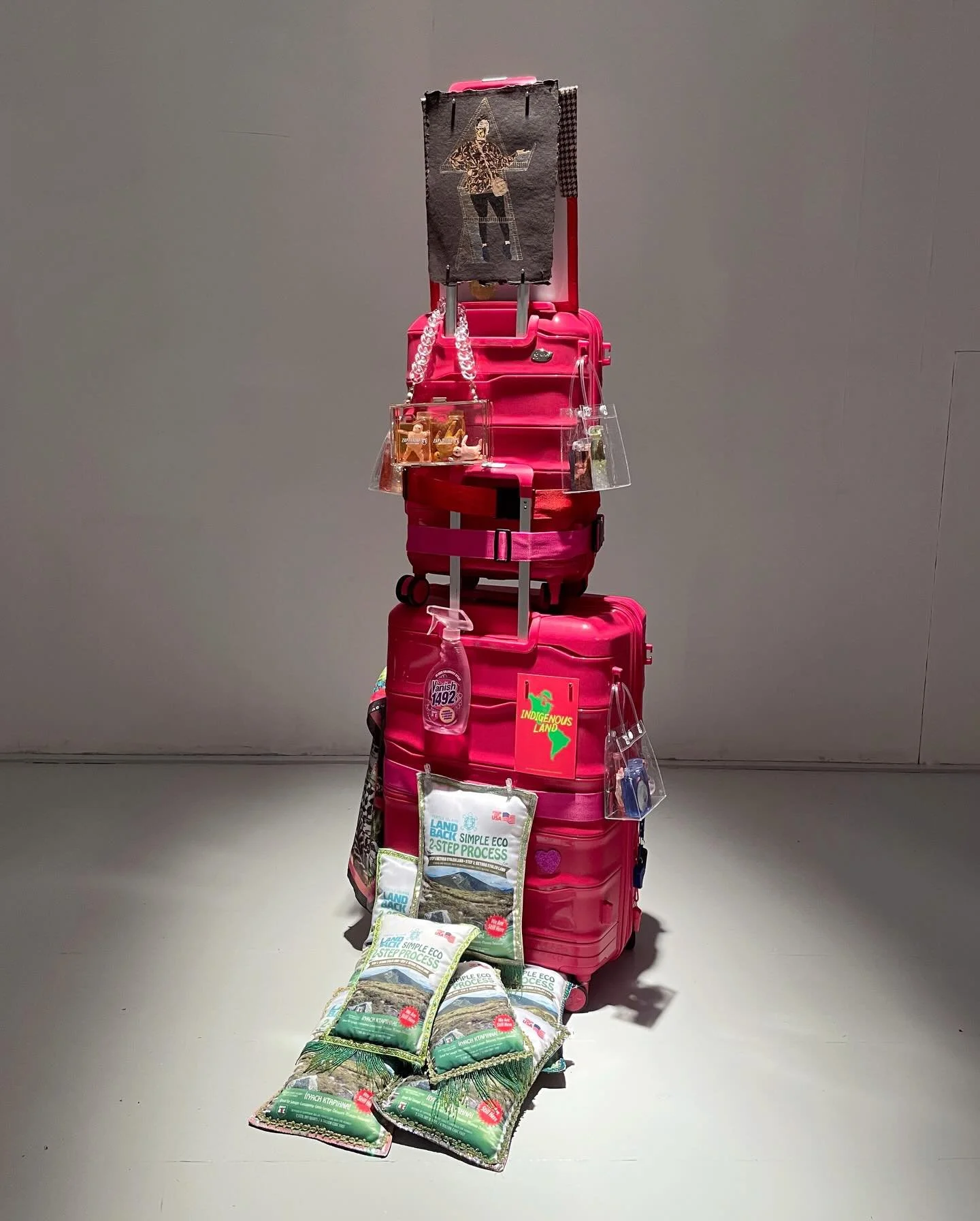 Decolonize! From Harlem 🗽to Haarlem🌷.
.
Sunday January 10, Final Day of the exhibition Crying is Allowed, Er mag gehuild worden @artallies.nl. 🔥We will create two more constellations at @Nieuwevide, Energieplain 69, Haarlem, Netherlands. Open 11-1