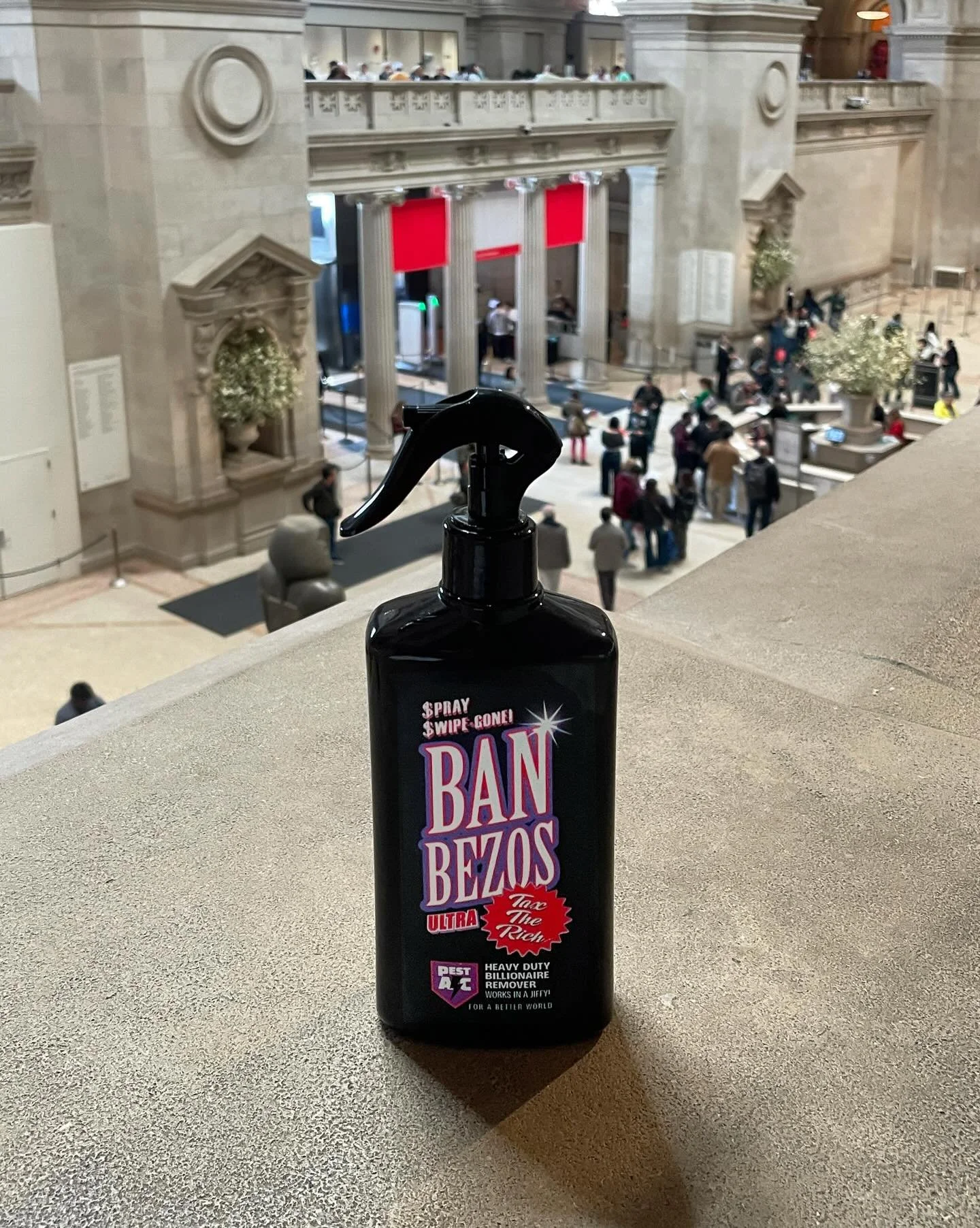 🎯Seen in the @Metmuseum 
BAN BEZOS Ultra
$pray, $wipe, Gone! TAX THE RICH
Heavy Duty Billionaire Remover. Works in a jiffy!
.
🖕🏼#ARTWASHING @Metgalaofficial_2026
@Jeffbezos Laurensanchezbezos
Billionaires are parasites. 
Save democracy. Free Pales