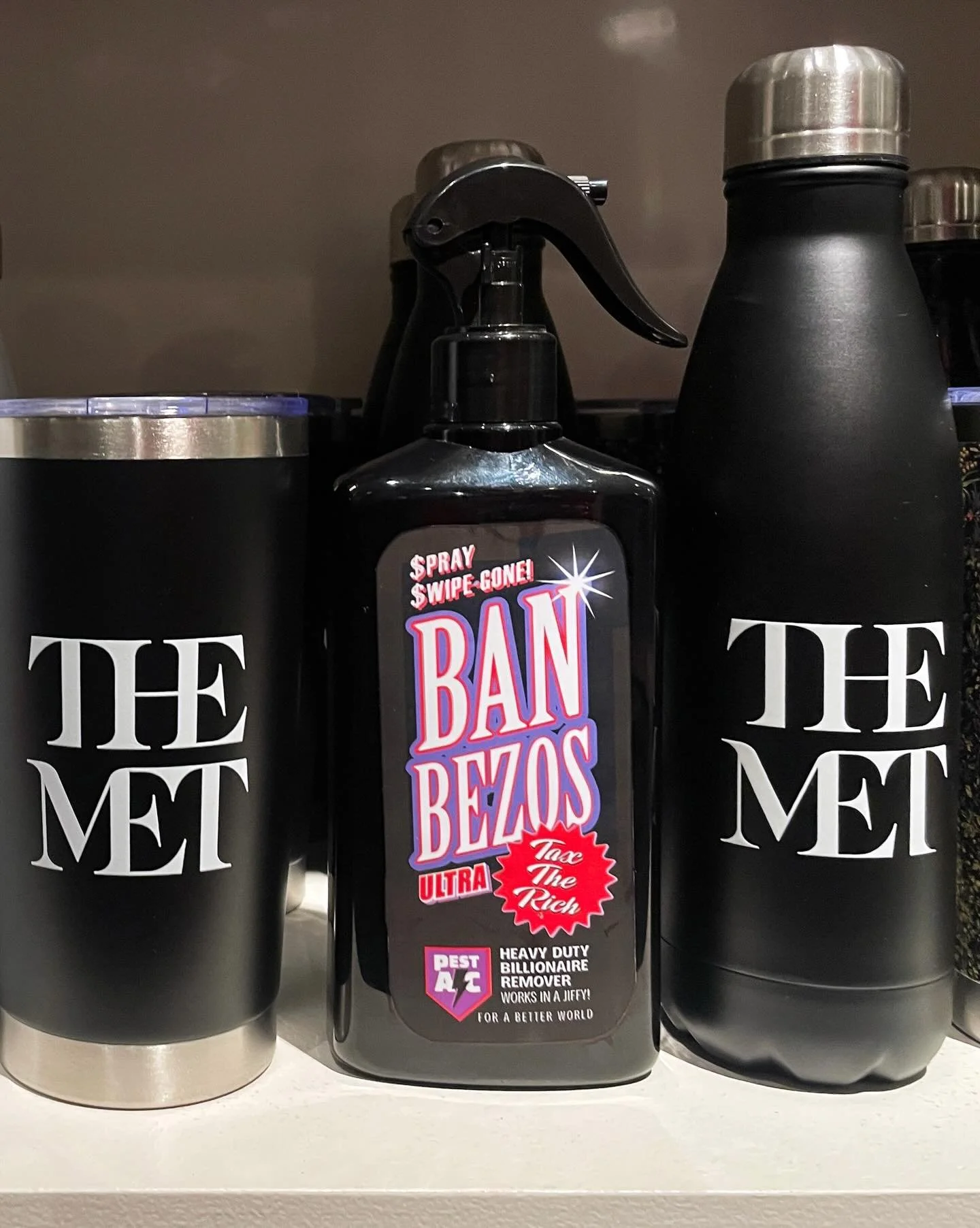 🎯Now in the @Metmuseum store
BAN BEZOS Ultra
$pray, $wipe, Gone! TAX THE RICH
Heavy Duty Billionaire Remover. Works in a jiffy!
.
🖕🏼#ARTWASHING @Metgalaofficial_2026
@Jeffbezos Laurensanchezbezos
Billionaires are parasites 
Save democracy. Free Pa